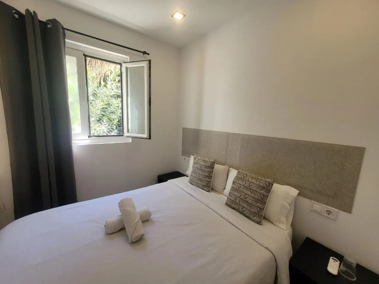 Bed in AYZ Silvela - Auto check-in property