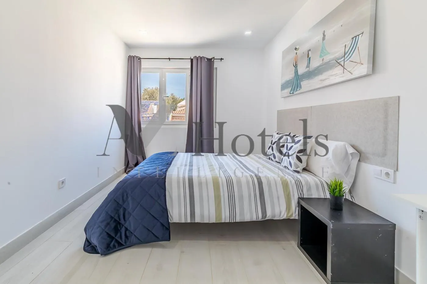 Photo of the whole room, Bed in AYZ Silvela - Auto check-in property