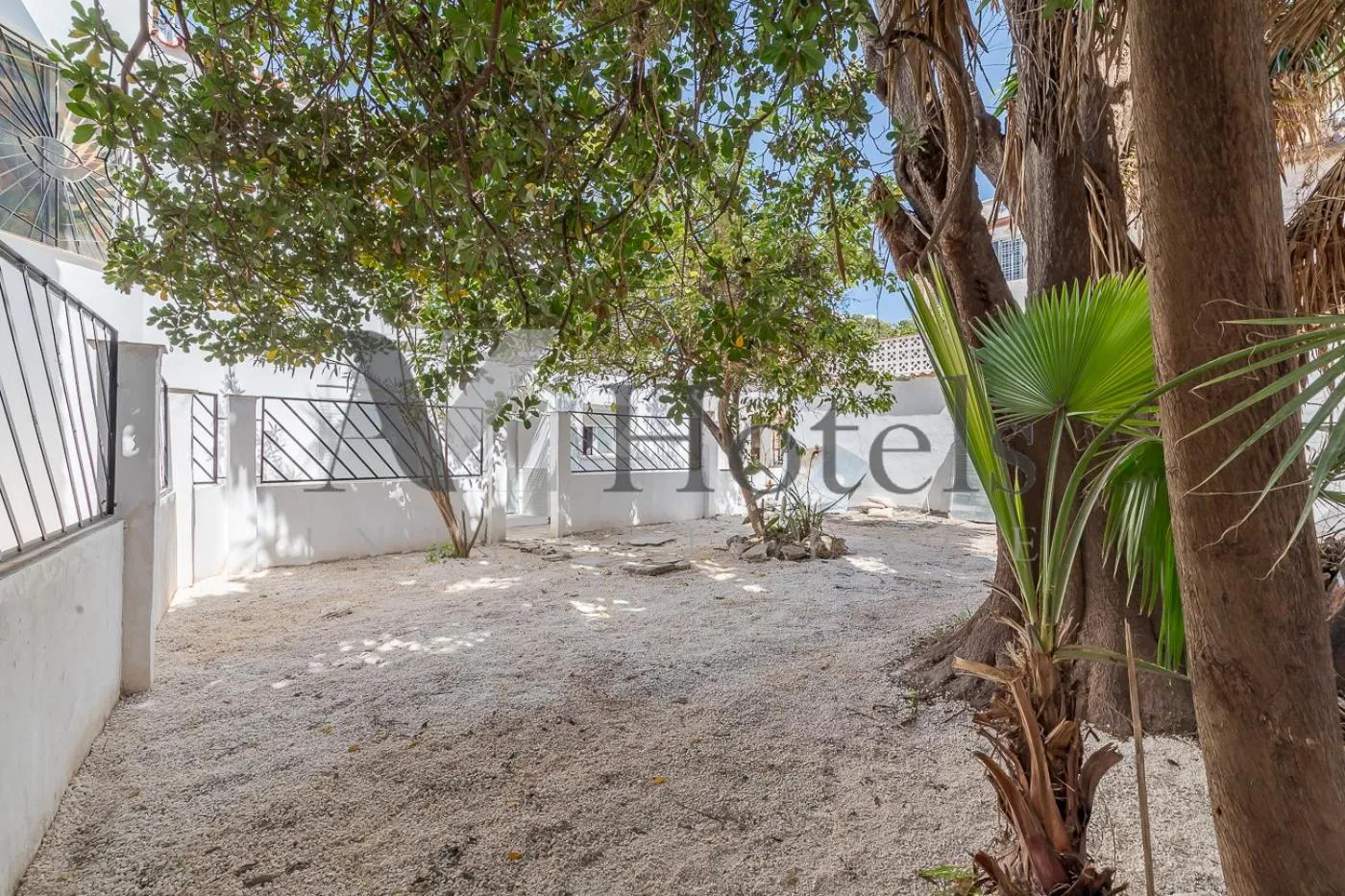 Decorative detail in AYZ Silvela - Auto check-in property