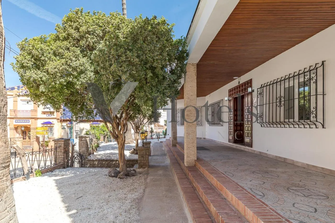 Property building in AYZ Silvela - Auto check-in property