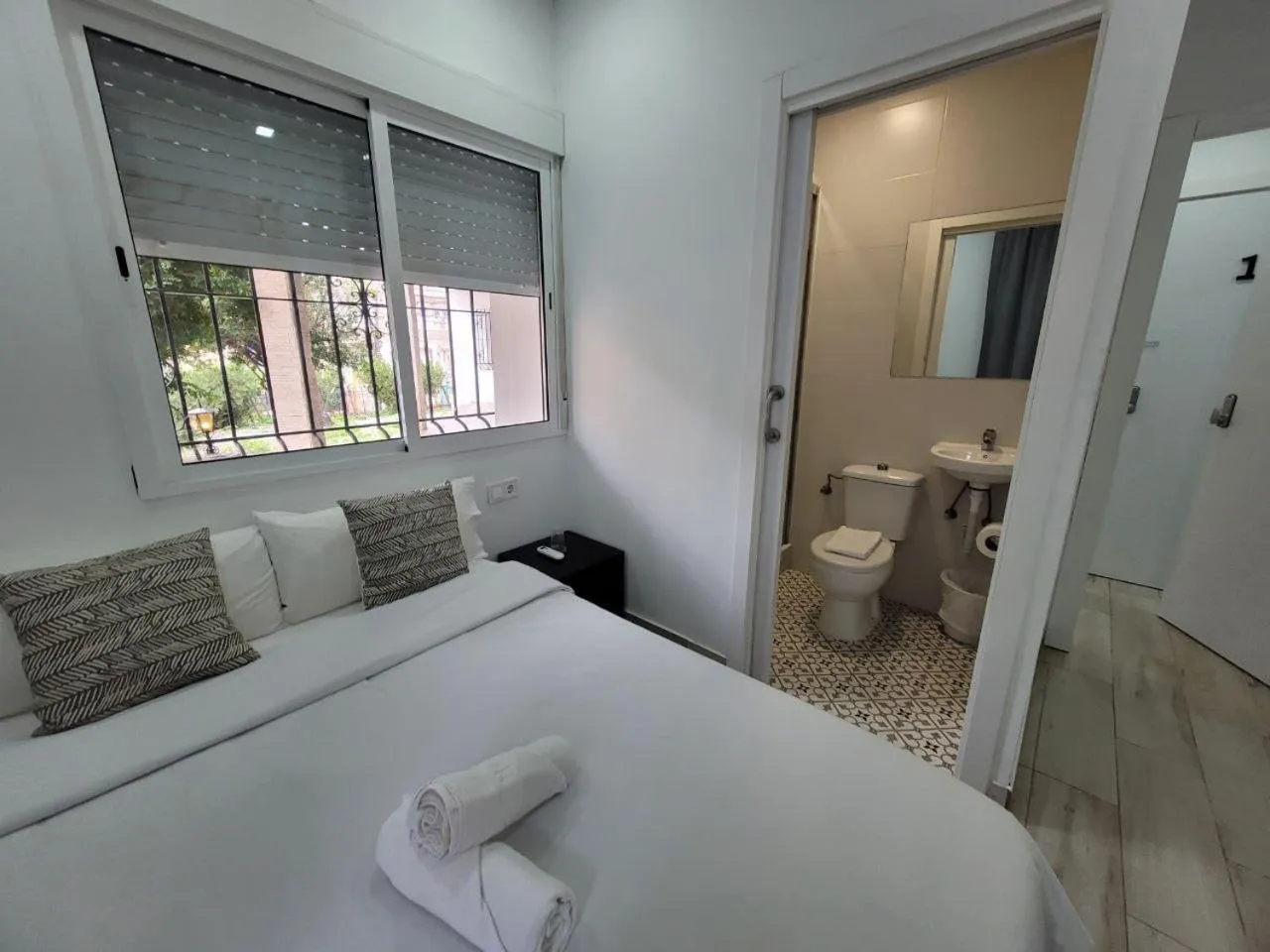 Bed in AYZ Silvela - Auto check-in property