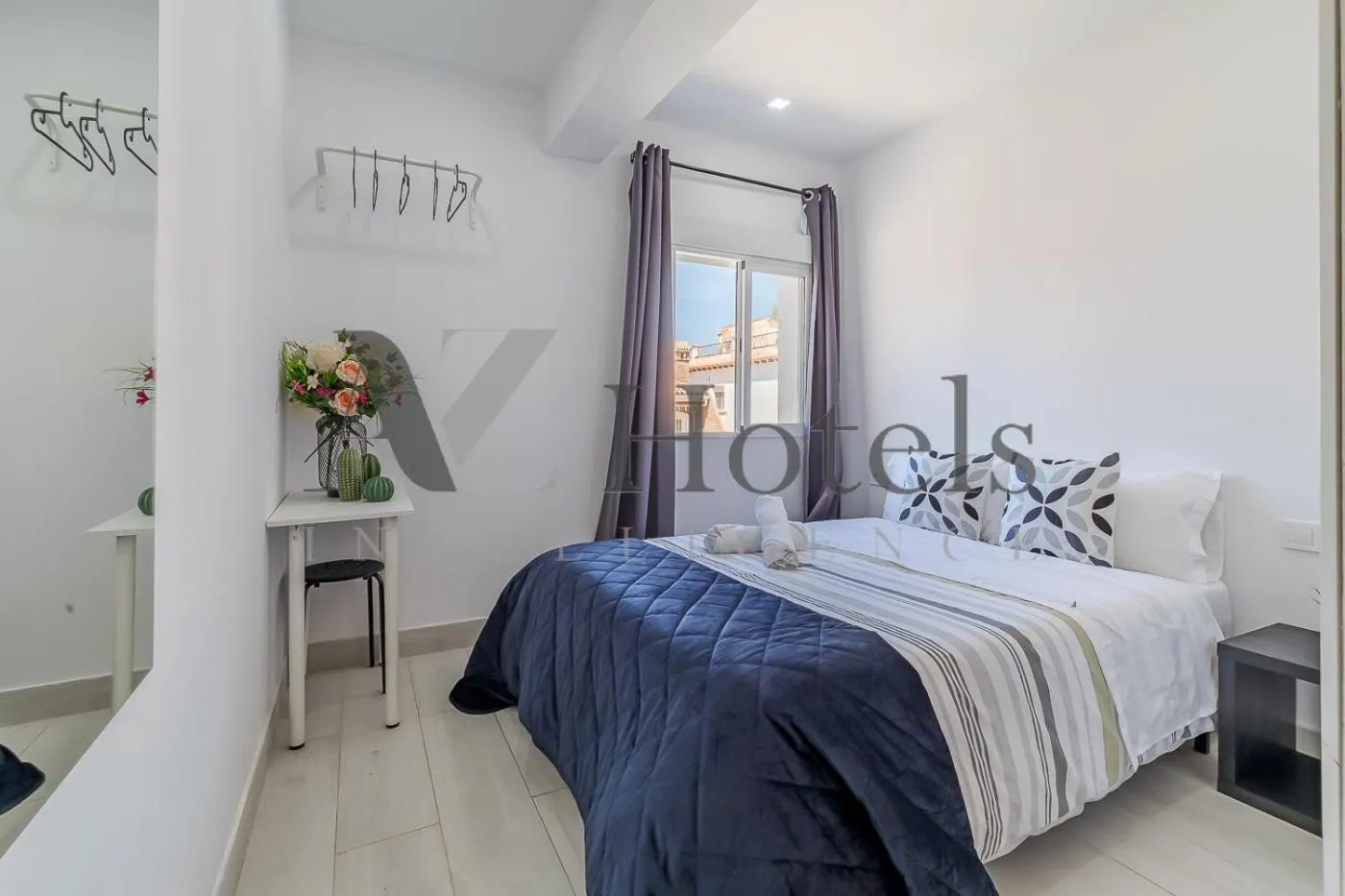 Decorative detail, Bed in AYZ Silvela - Auto check-in property