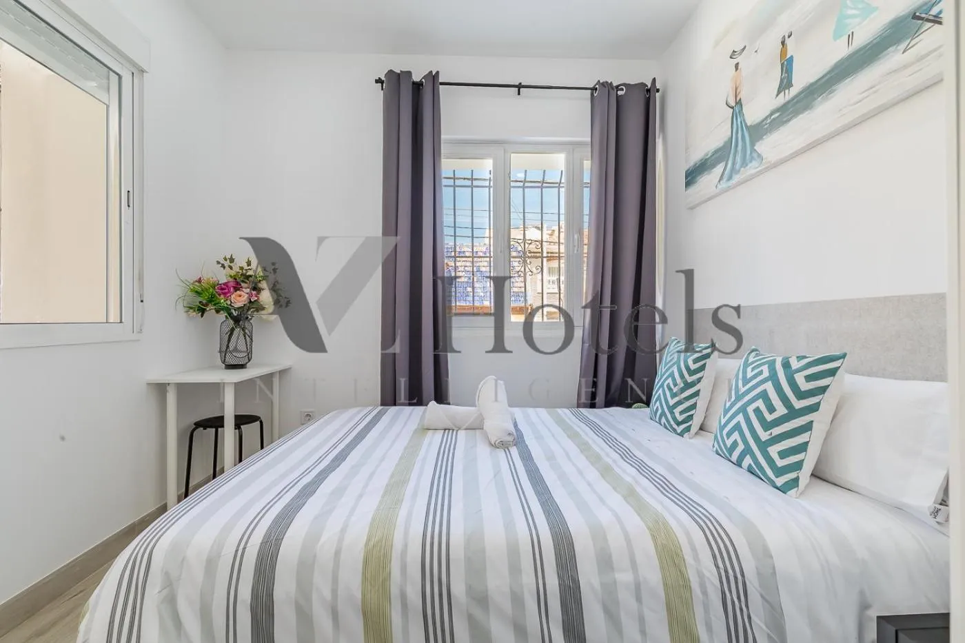 Decorative detail, Bed in AYZ Silvela - Auto check-in property