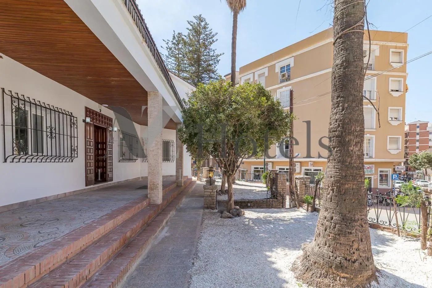 Property building in AYZ Silvela - Auto check-in property