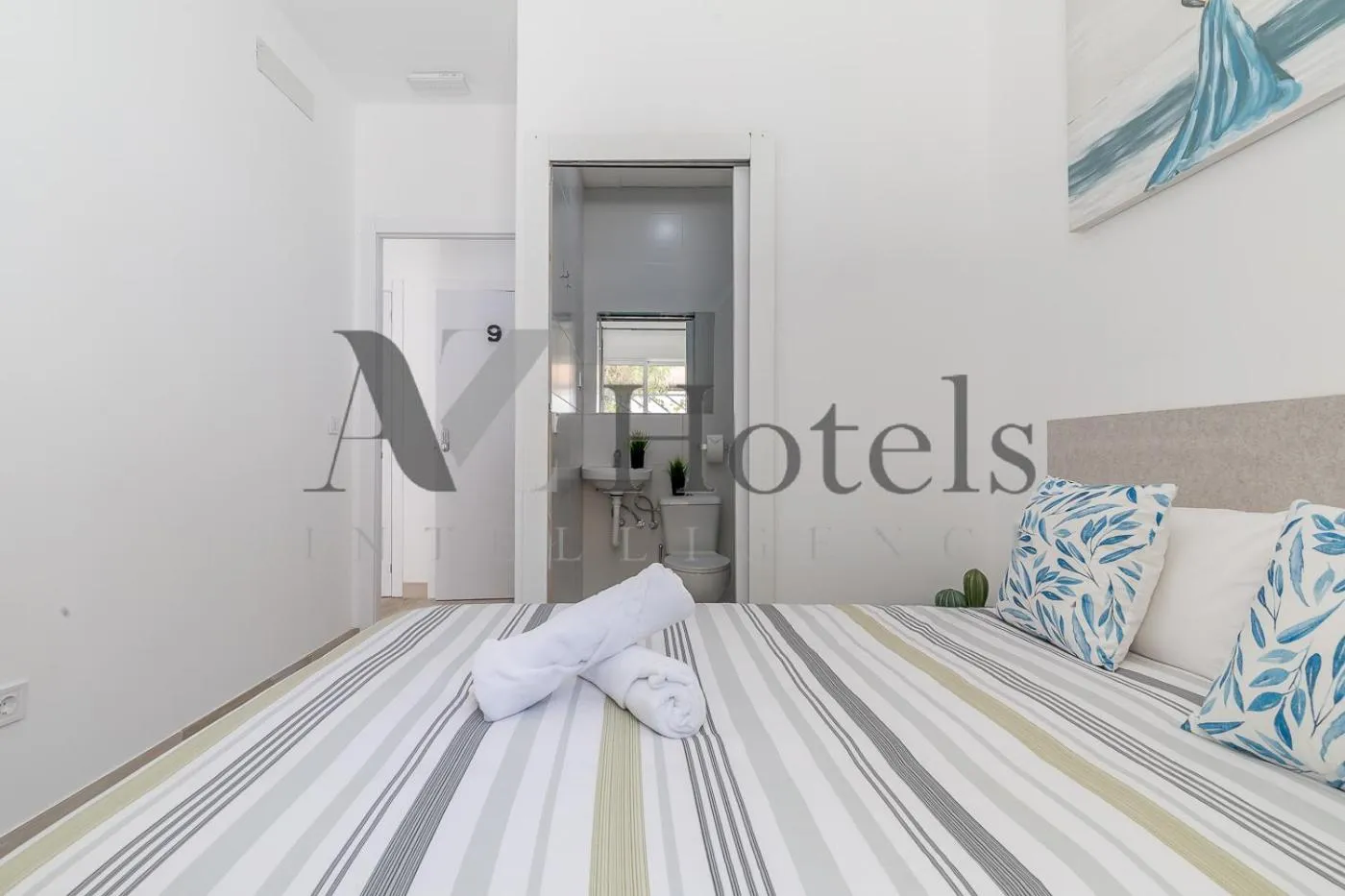 Decorative detail, Bed in AYZ Silvela - Auto check-in property