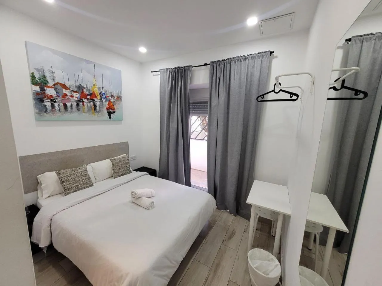 Bed in AYZ Silvela - Auto check-in property