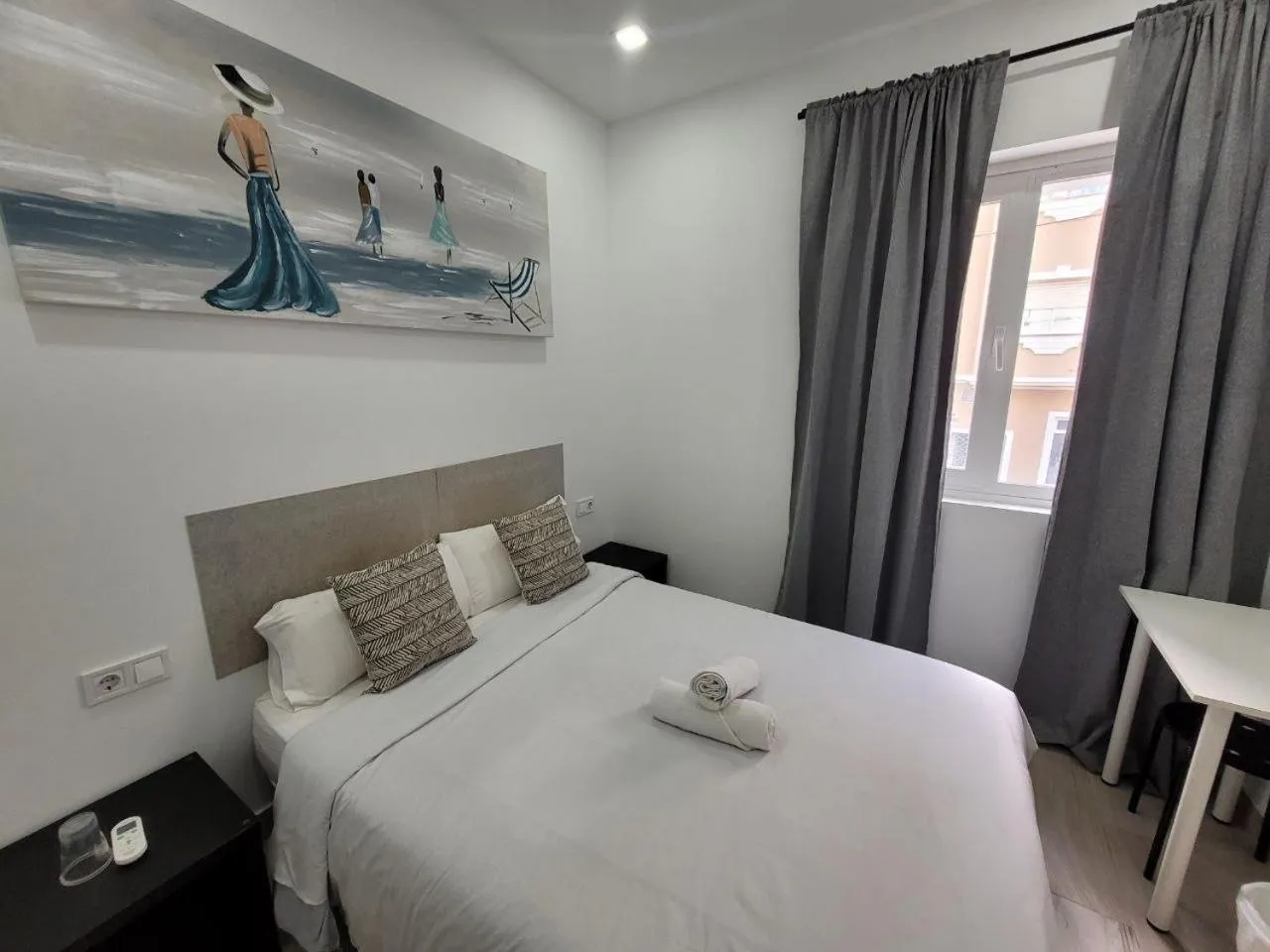 Bed in AYZ Silvela - Auto check-in property