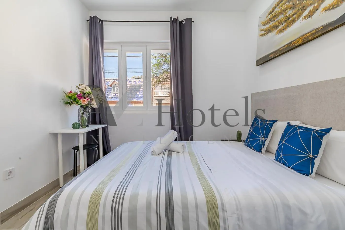 Decorative detail, Bed in AYZ Silvela - Auto check-in property