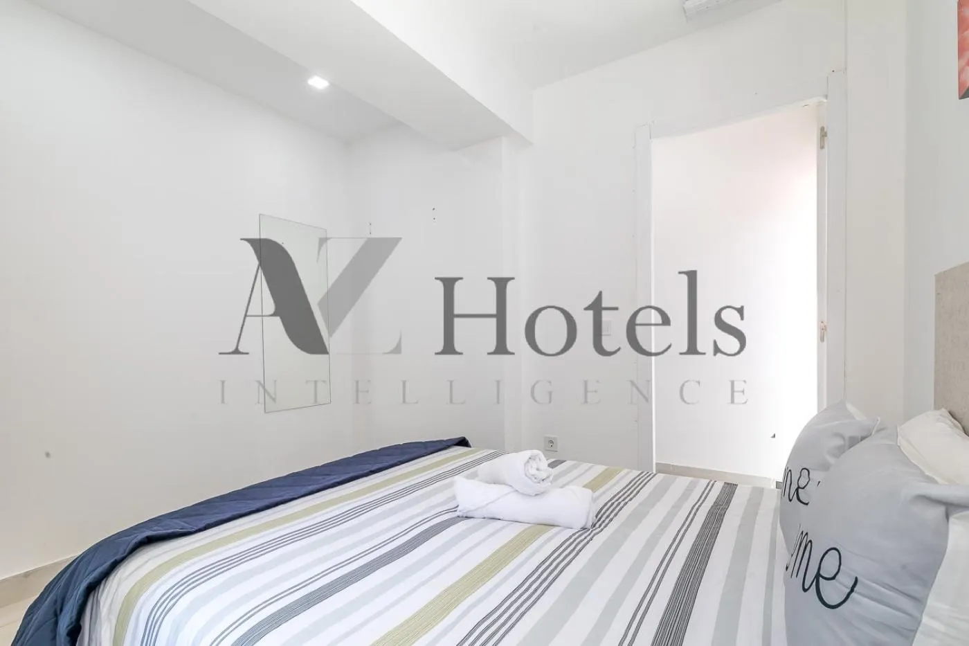 Photo of the whole room, Bed in AYZ Silvela - Auto check-in property