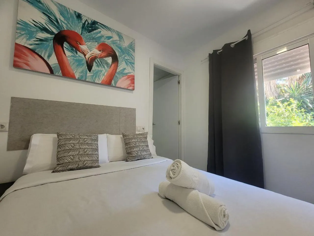 Bed in AYZ Silvela - Auto check-in property