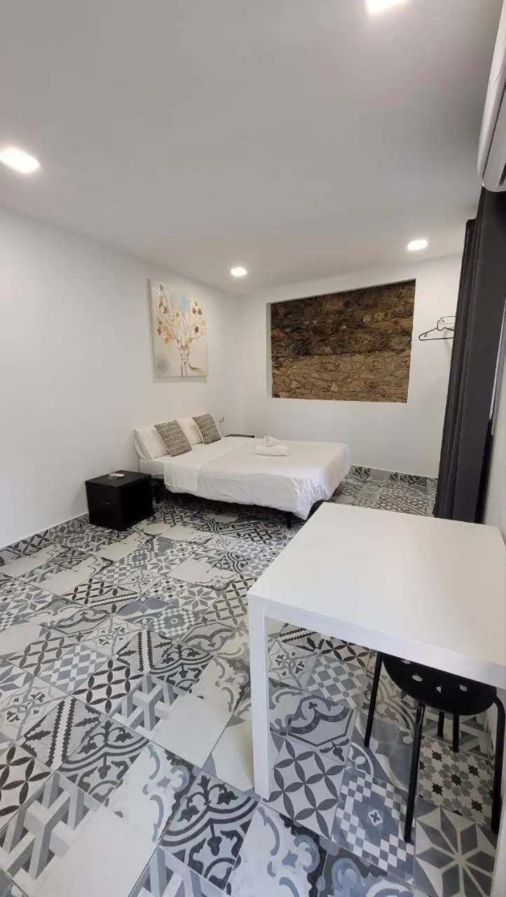 Bed in AYZ Silvela - Auto check-in property