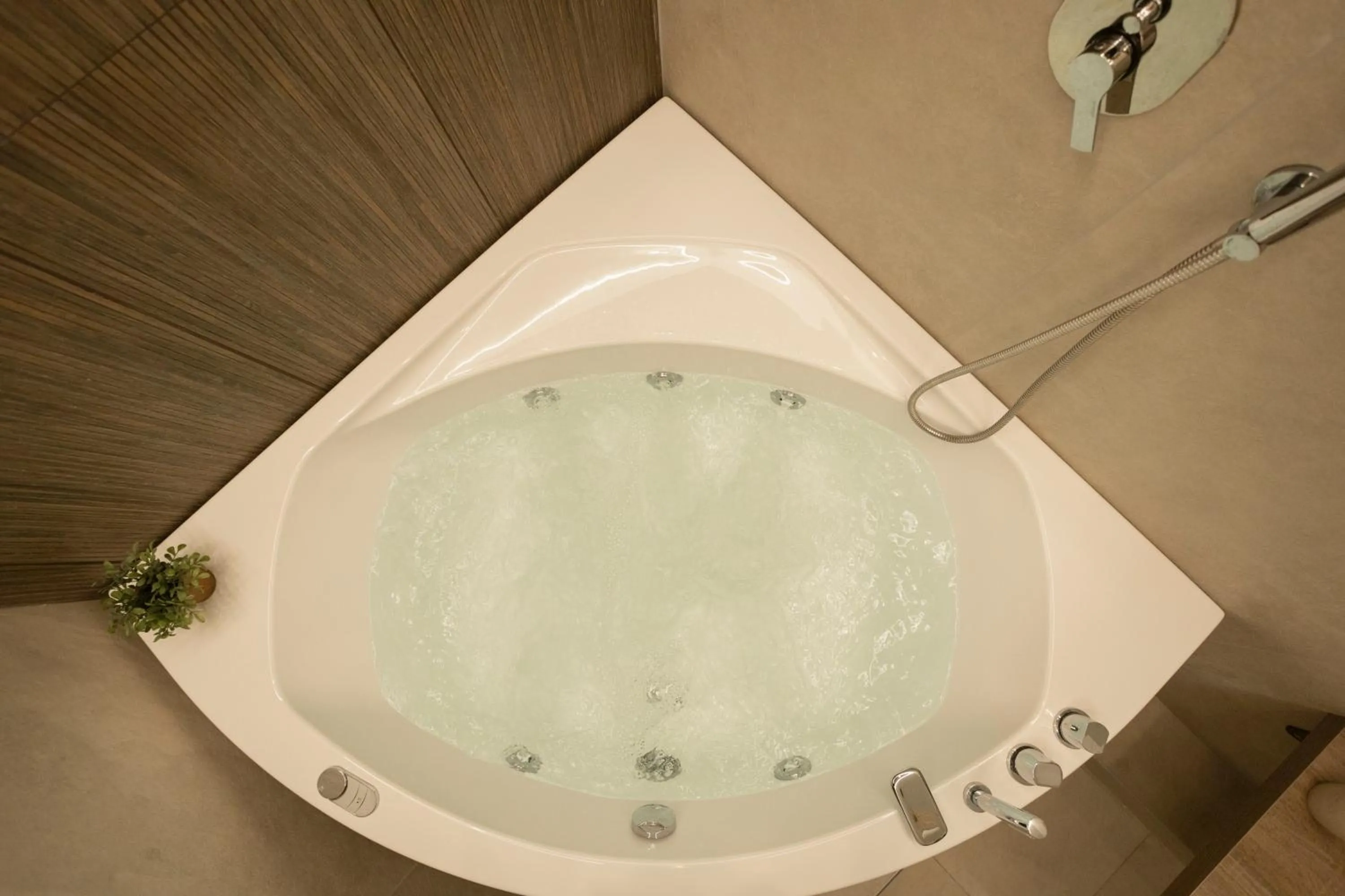 Hot Tub in Mag 179 Bed & Spa