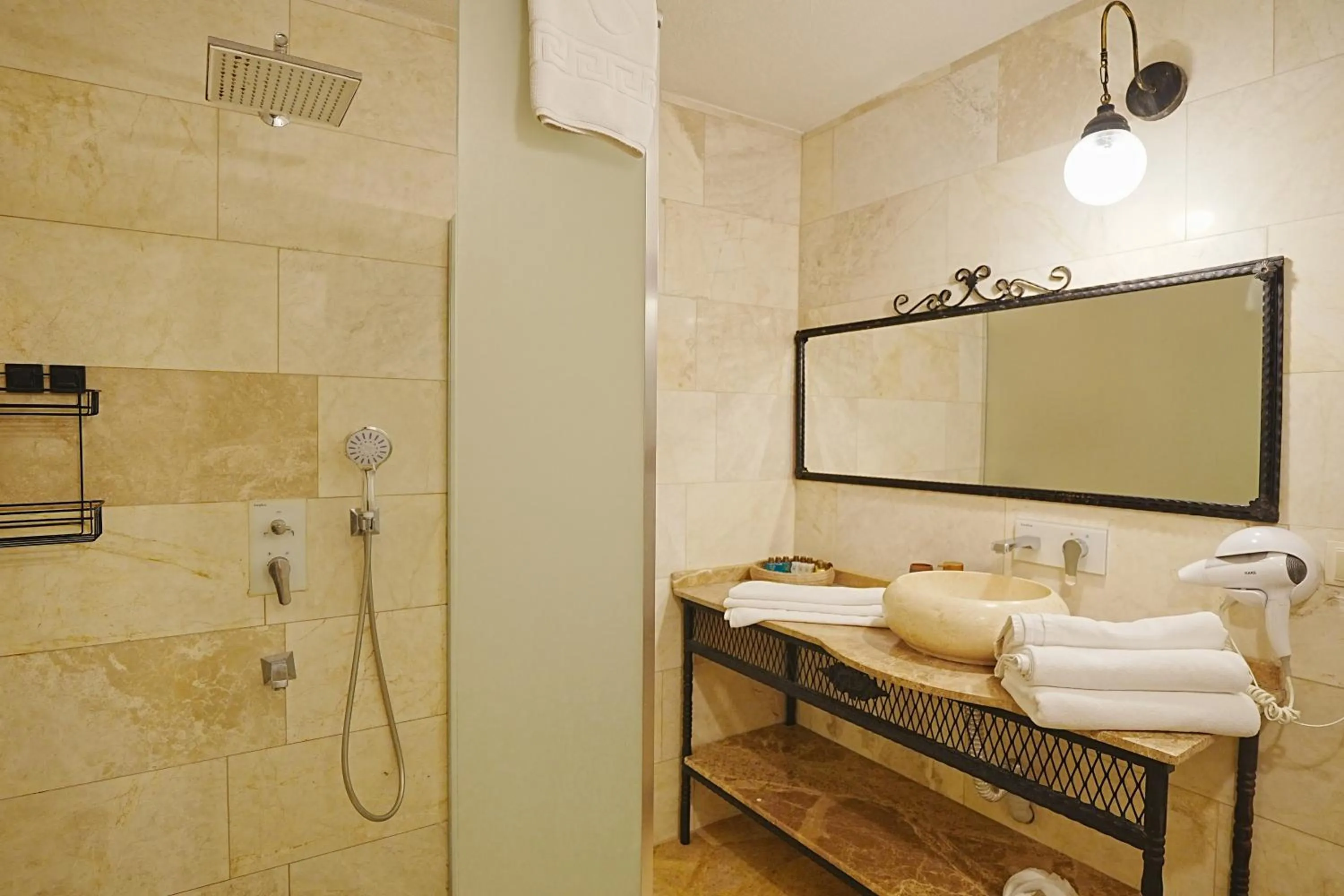 Bathroom in Kayra Cave Suites