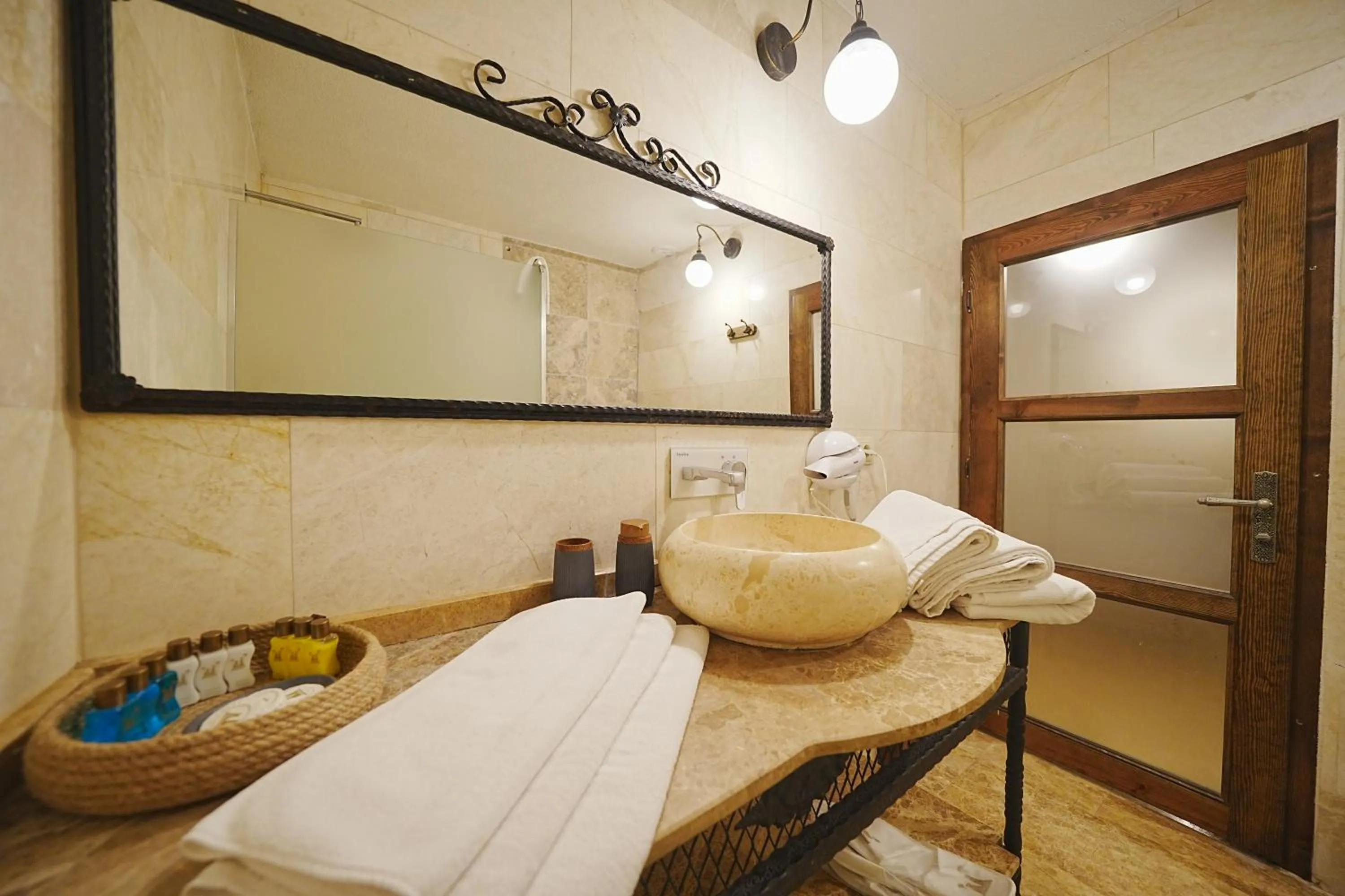Bathroom in Kayra Cave Suites
