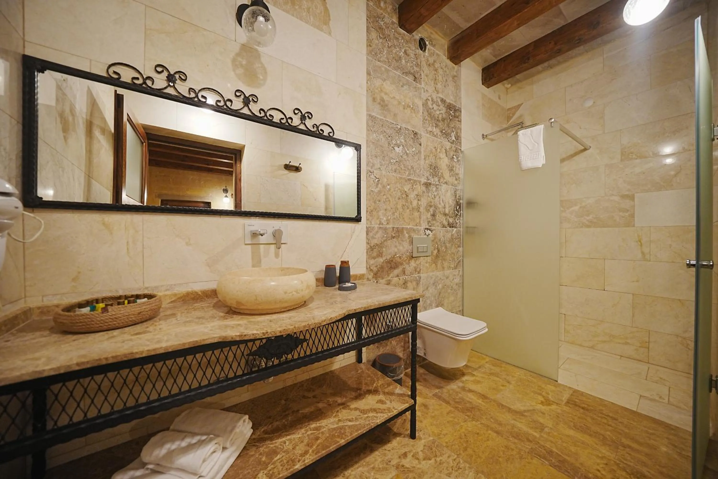 Toilet in Kayra Cave Suites