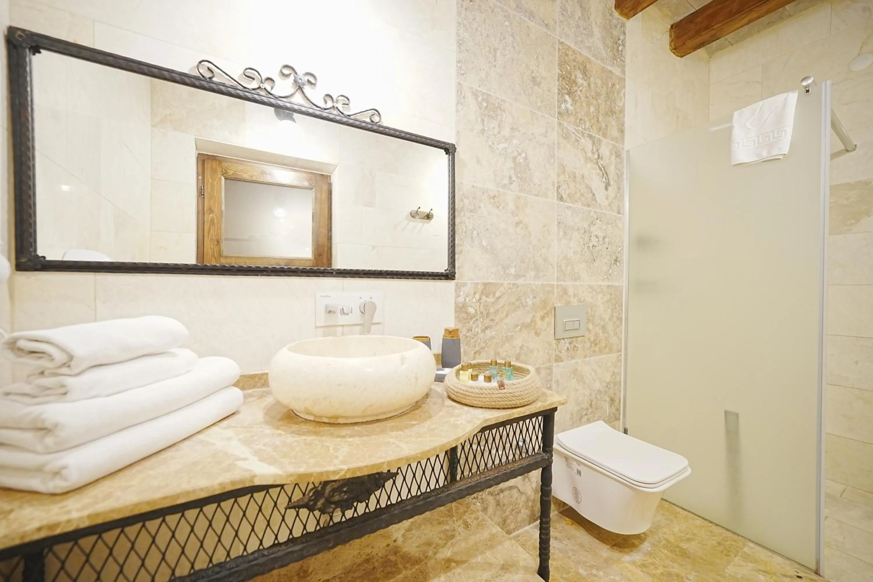 Toilet in Kayra Cave Suites