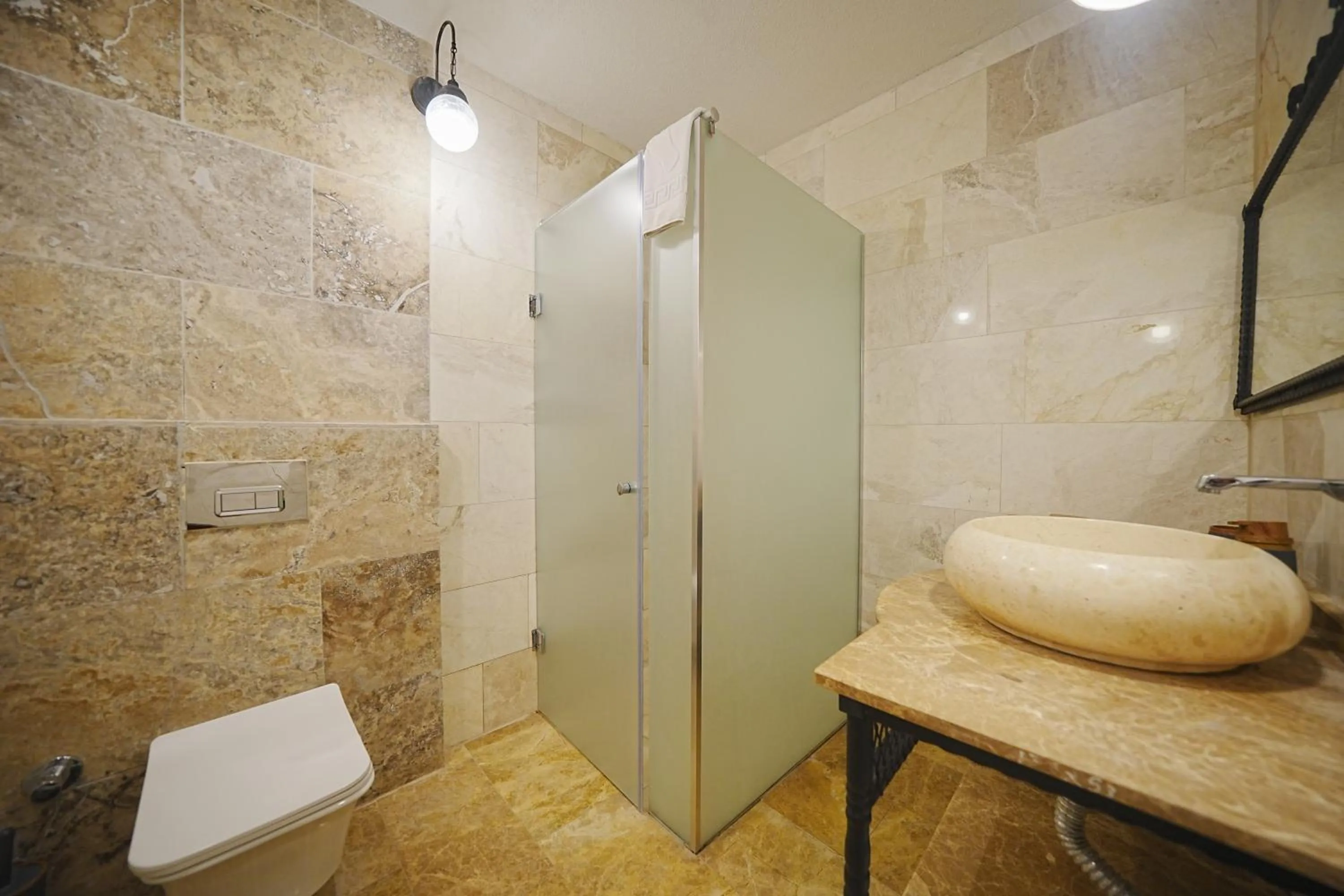 Toilet in Kayra Cave Suites