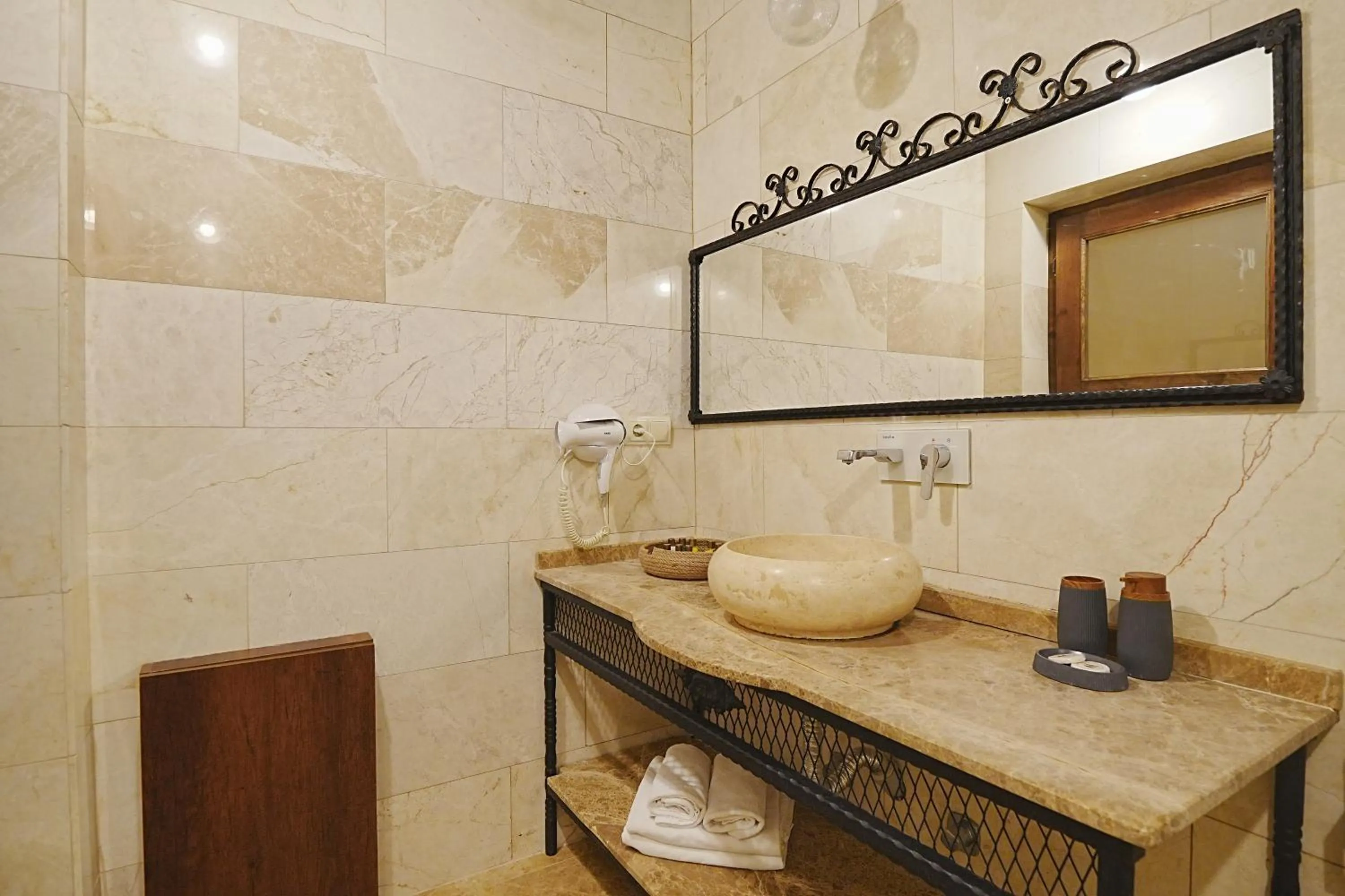 towels in Kayra Cave Suites