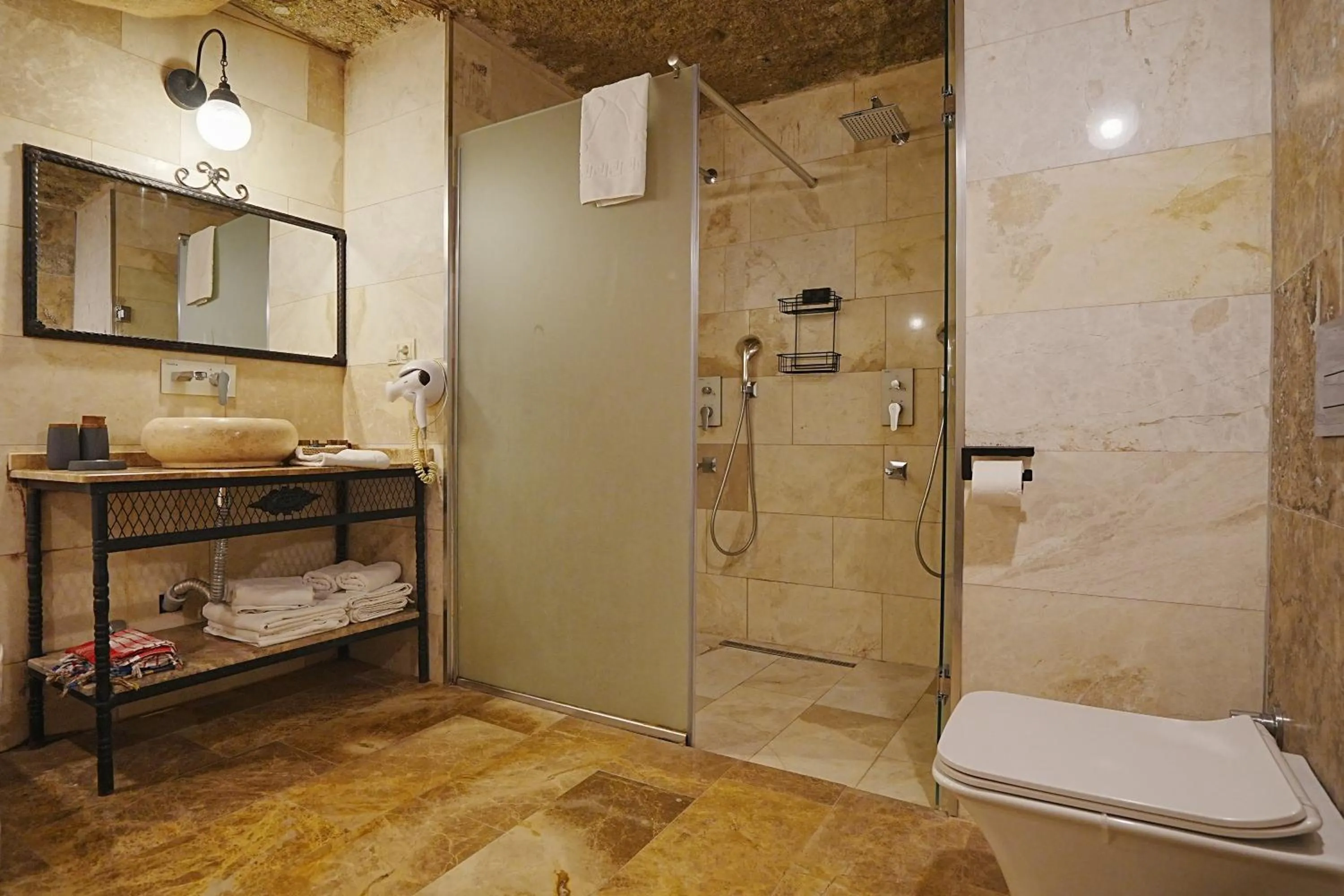 Toilet in Kayra Cave Suites