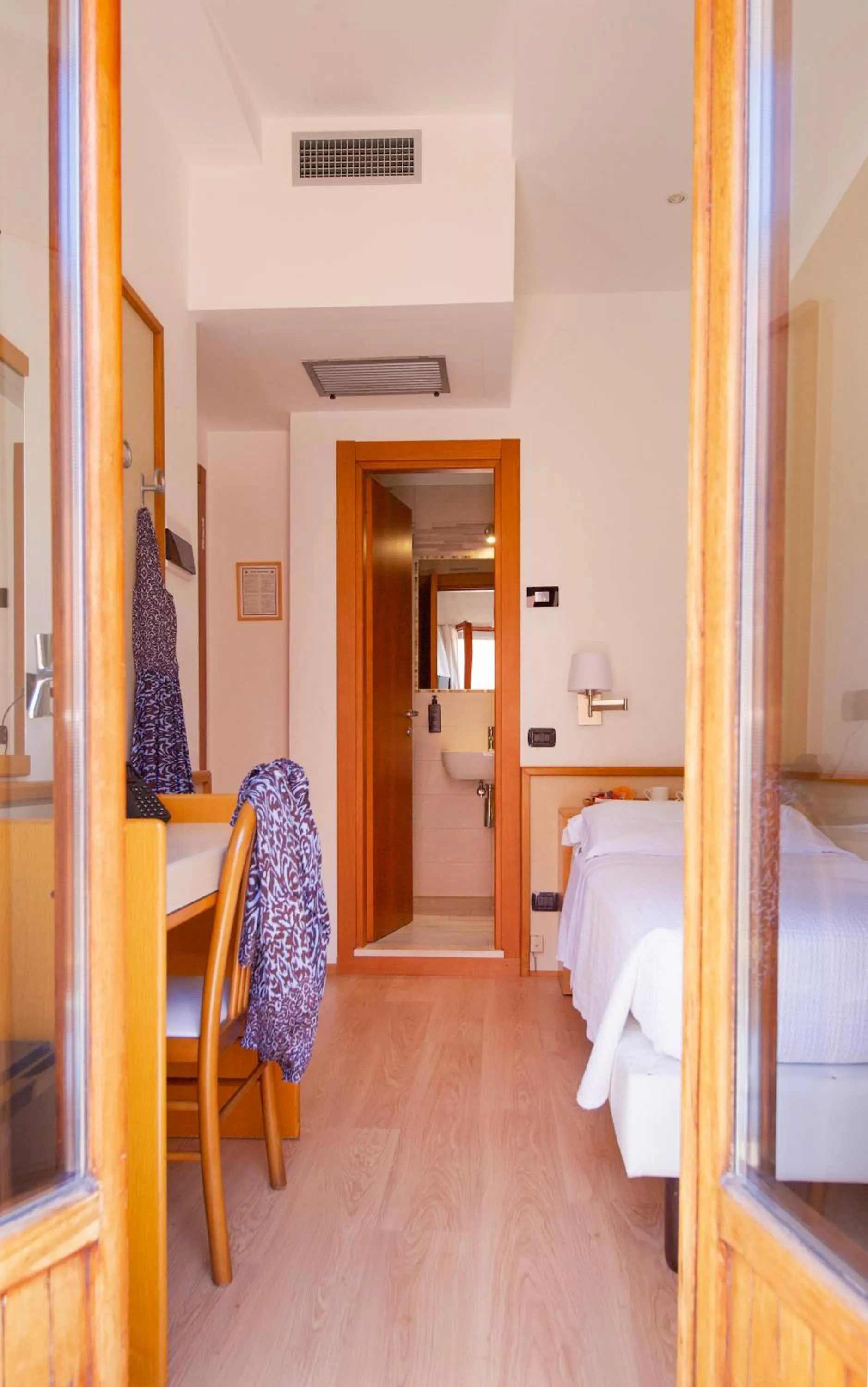 Bedroom, Bed in Hotel Florida Lerici