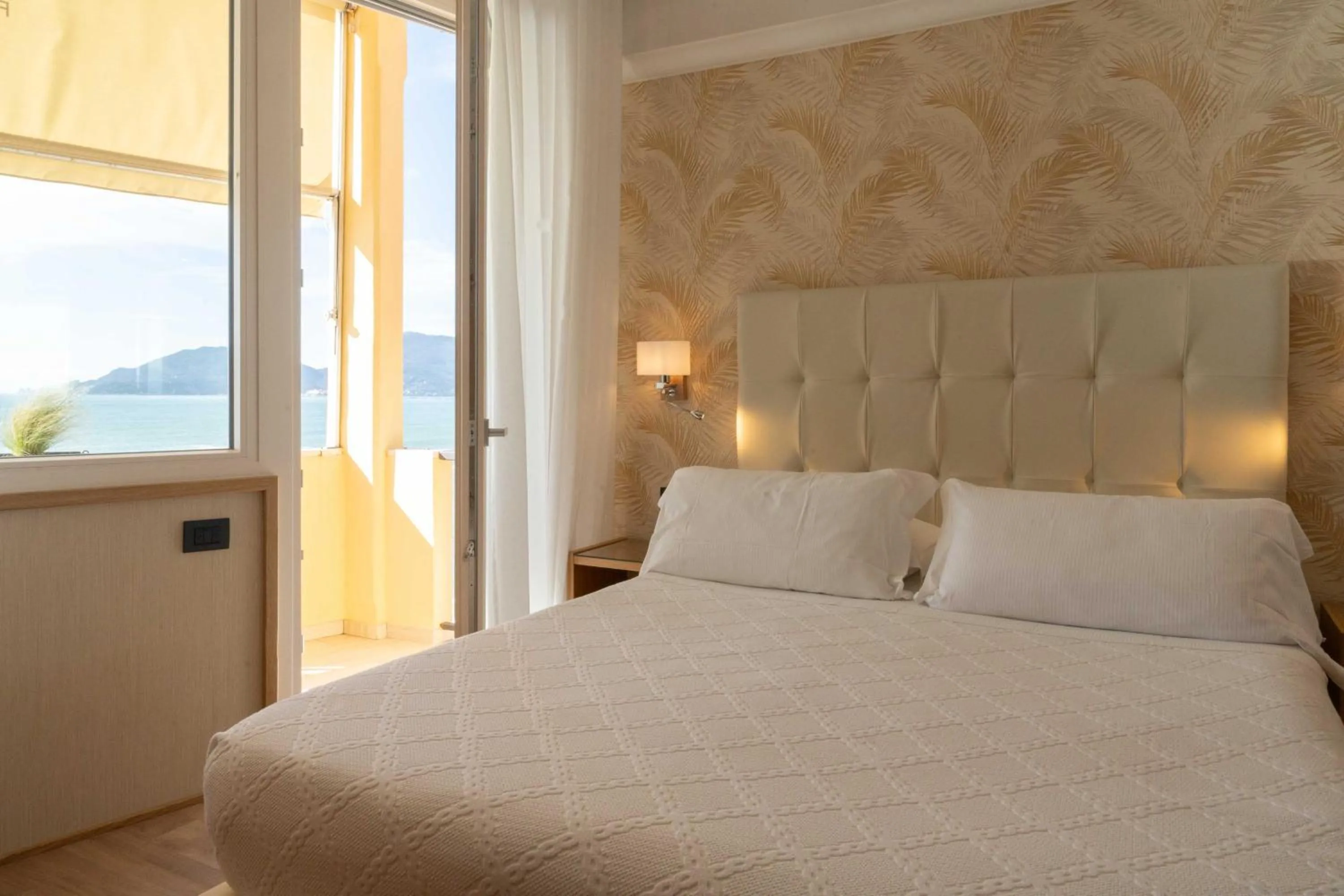 Bed in Hotel Florida Lerici