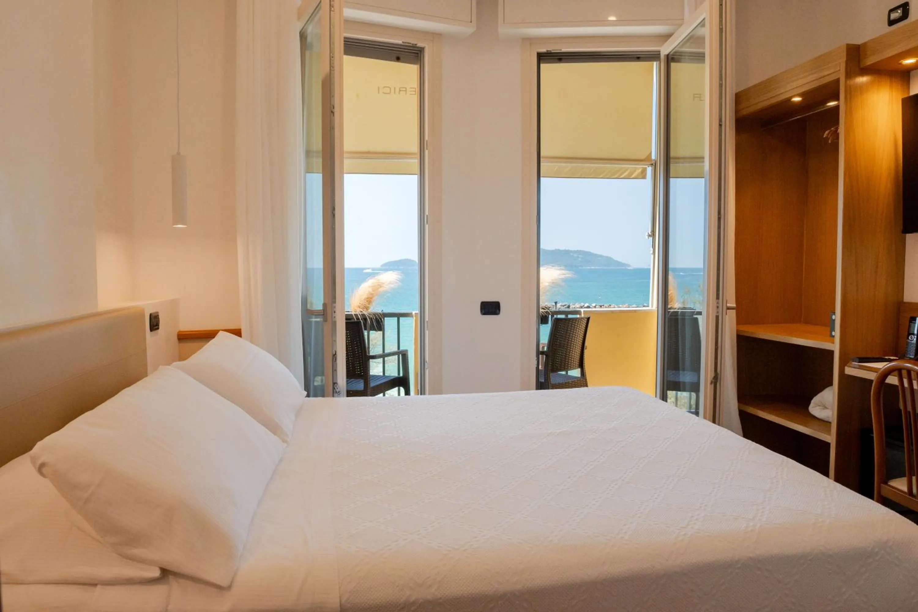 Bed in Hotel Florida Lerici
