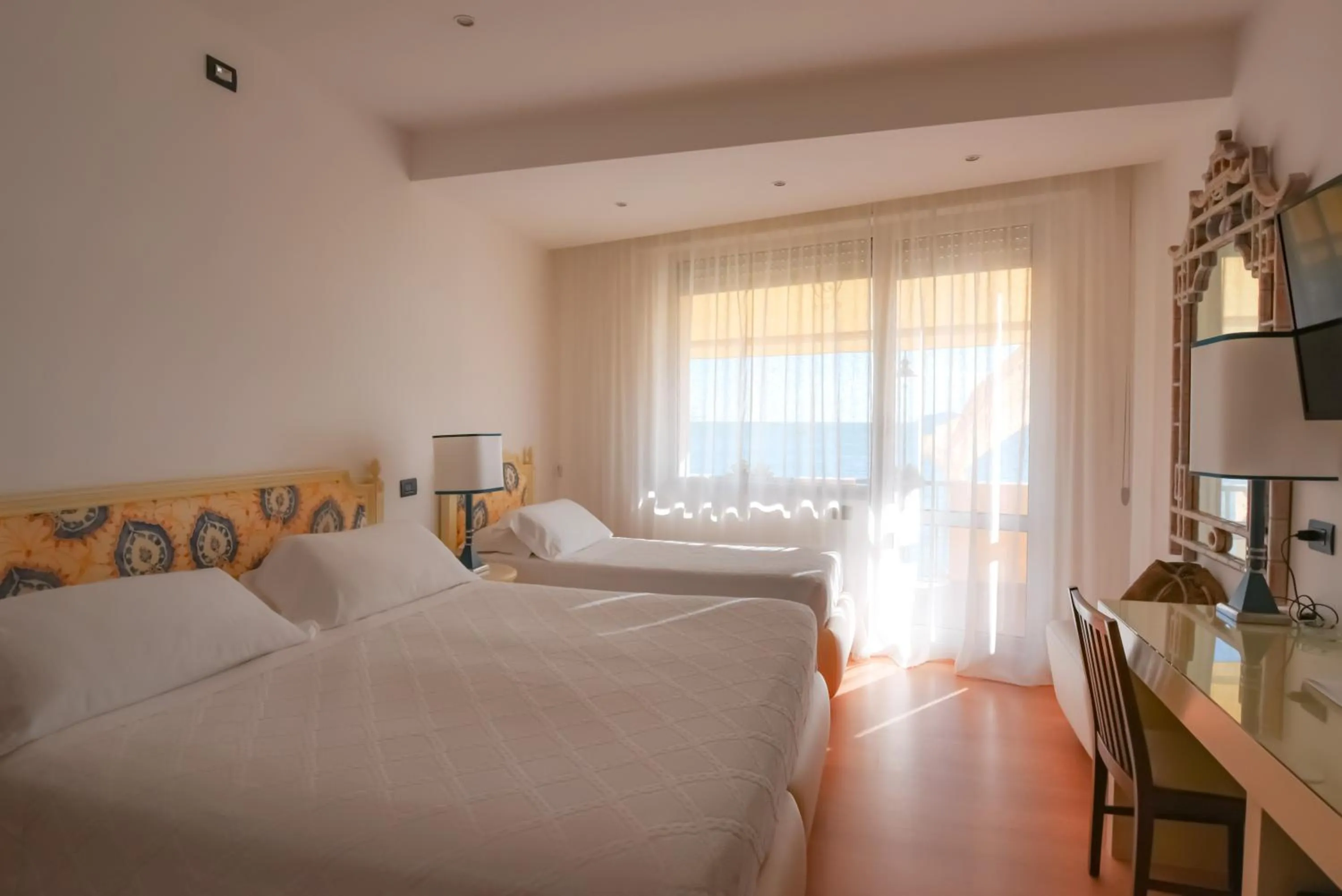 Bedroom, Bed in Hotel Florida Lerici