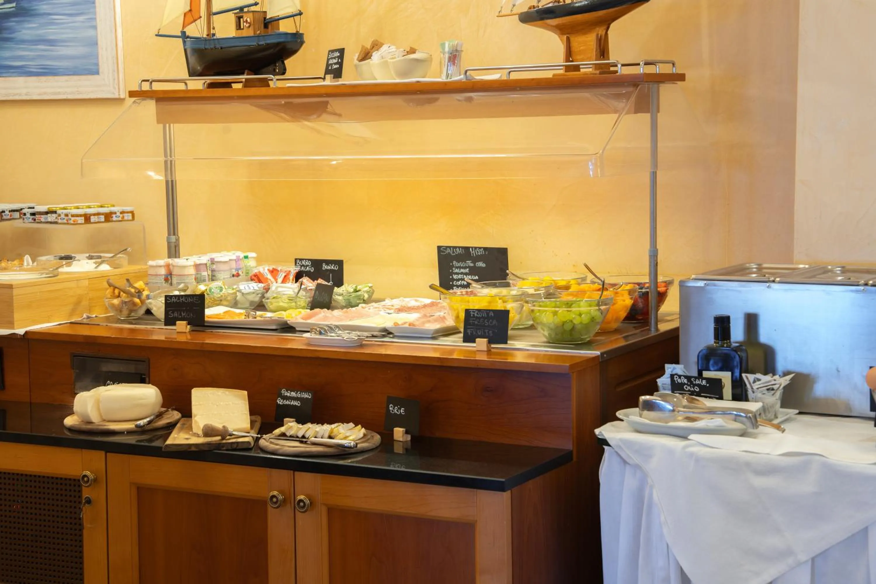 Breakfast in Hotel Florida Lerici