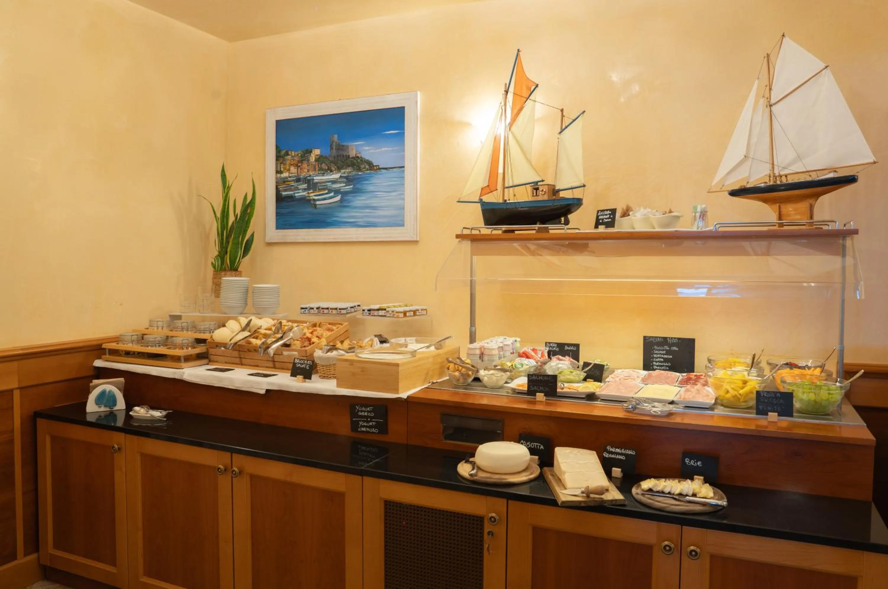 Buffet breakfast in Hotel Florida Lerici