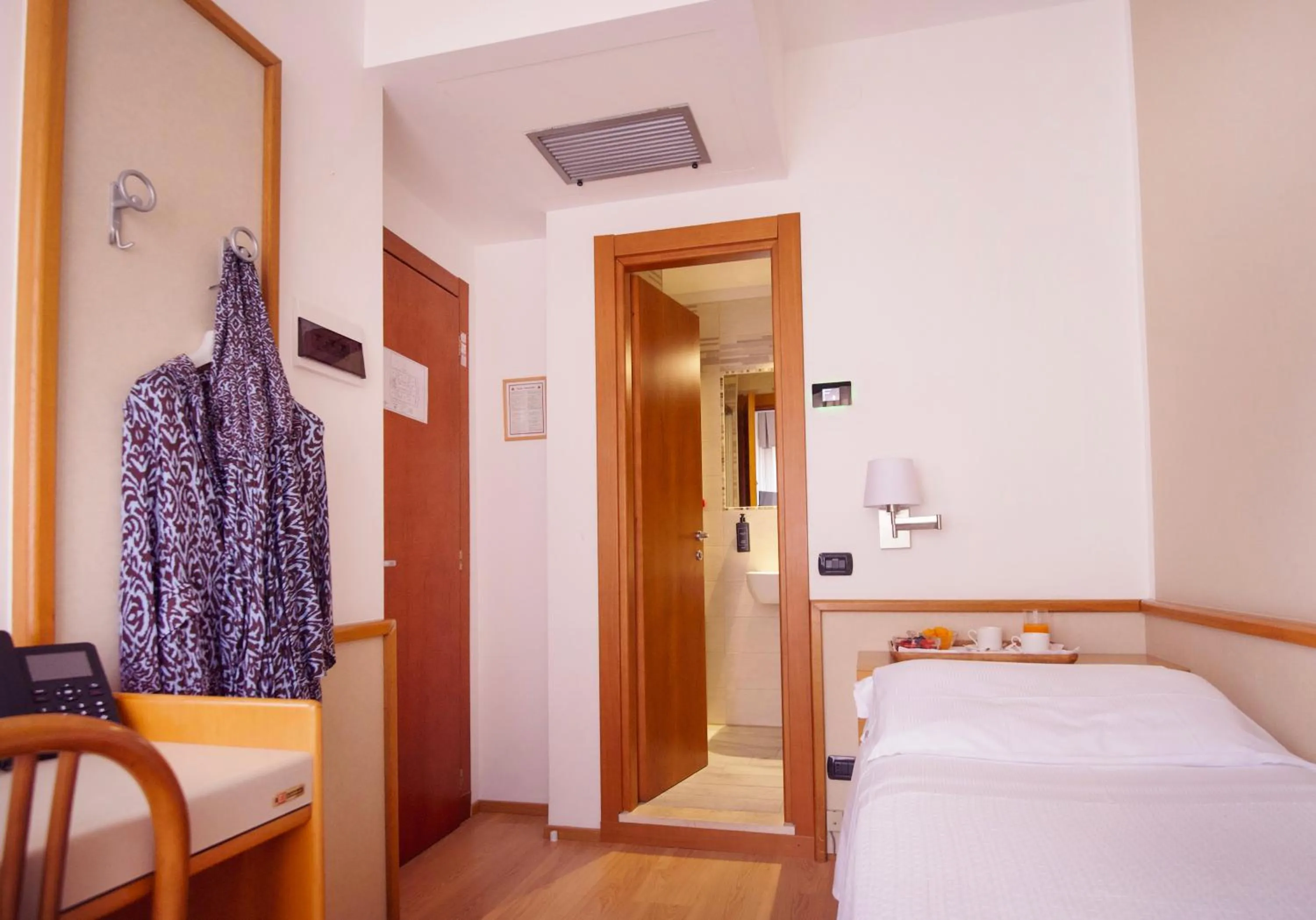 Bedroom, Bed in Hotel Florida Lerici