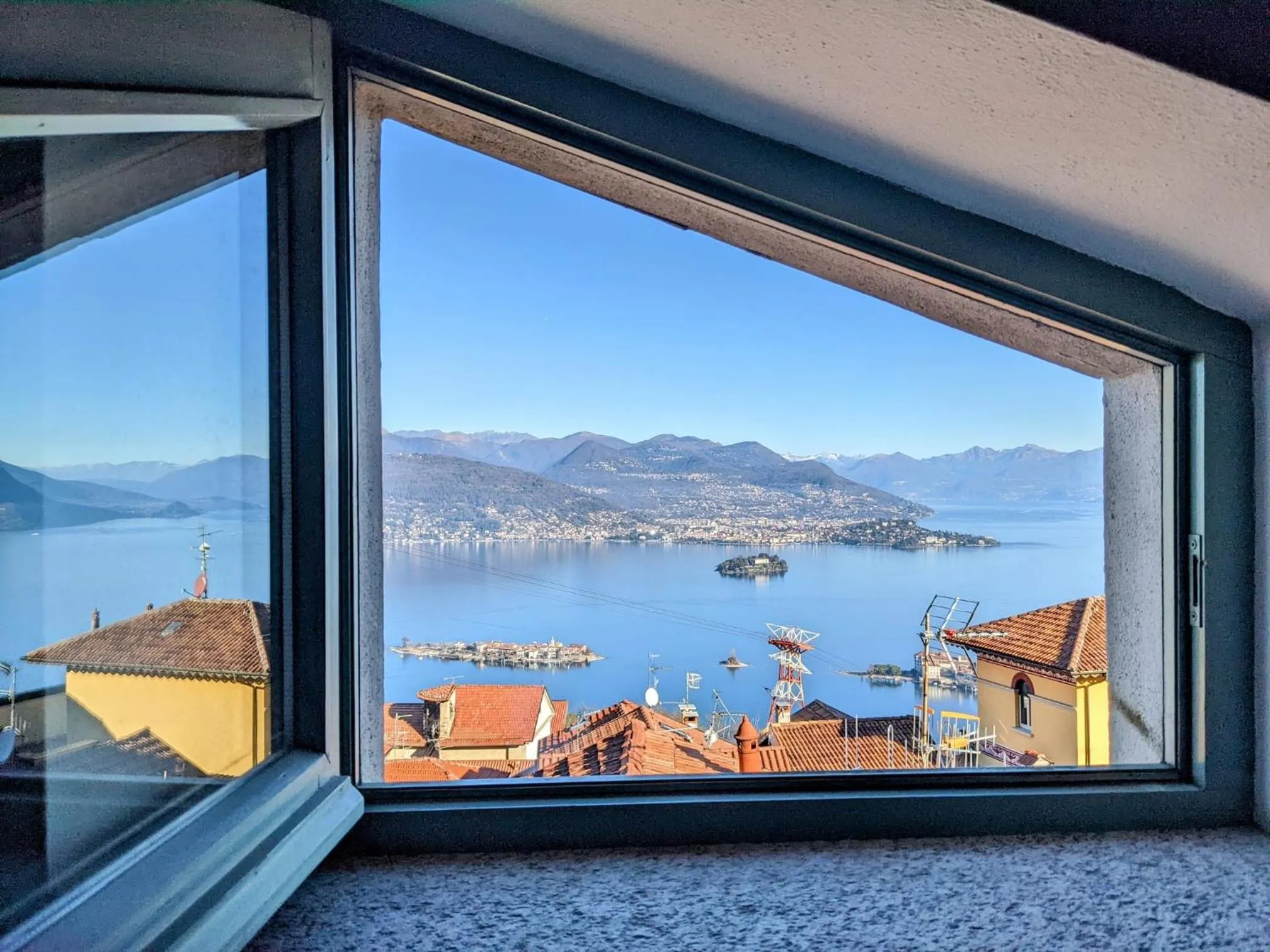 Lake view in B&B Il Poggiolo