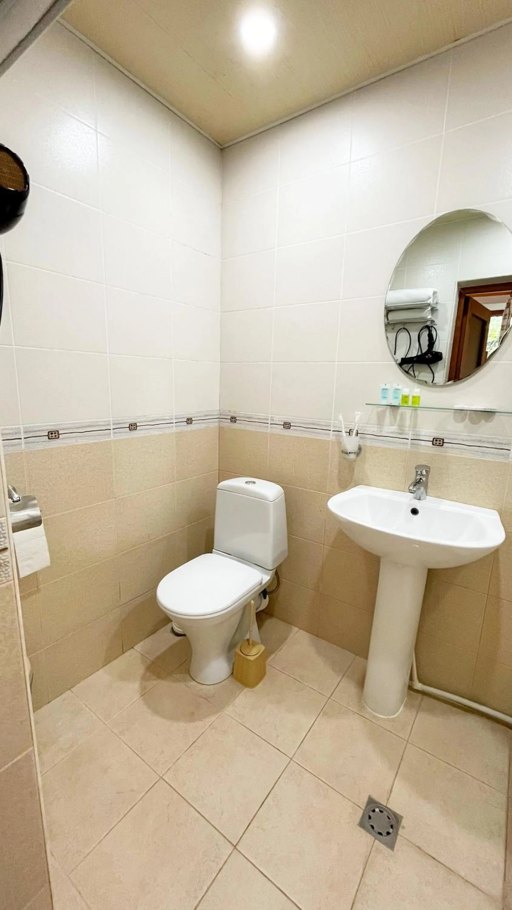 Toilet in Dil Hill by Sam