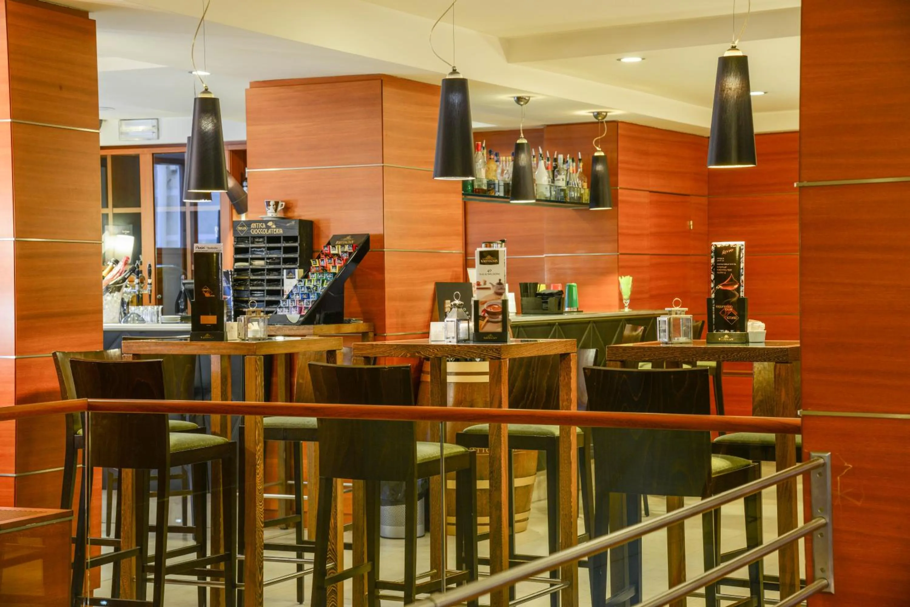 Restaurant/places to eat in Hotel Master