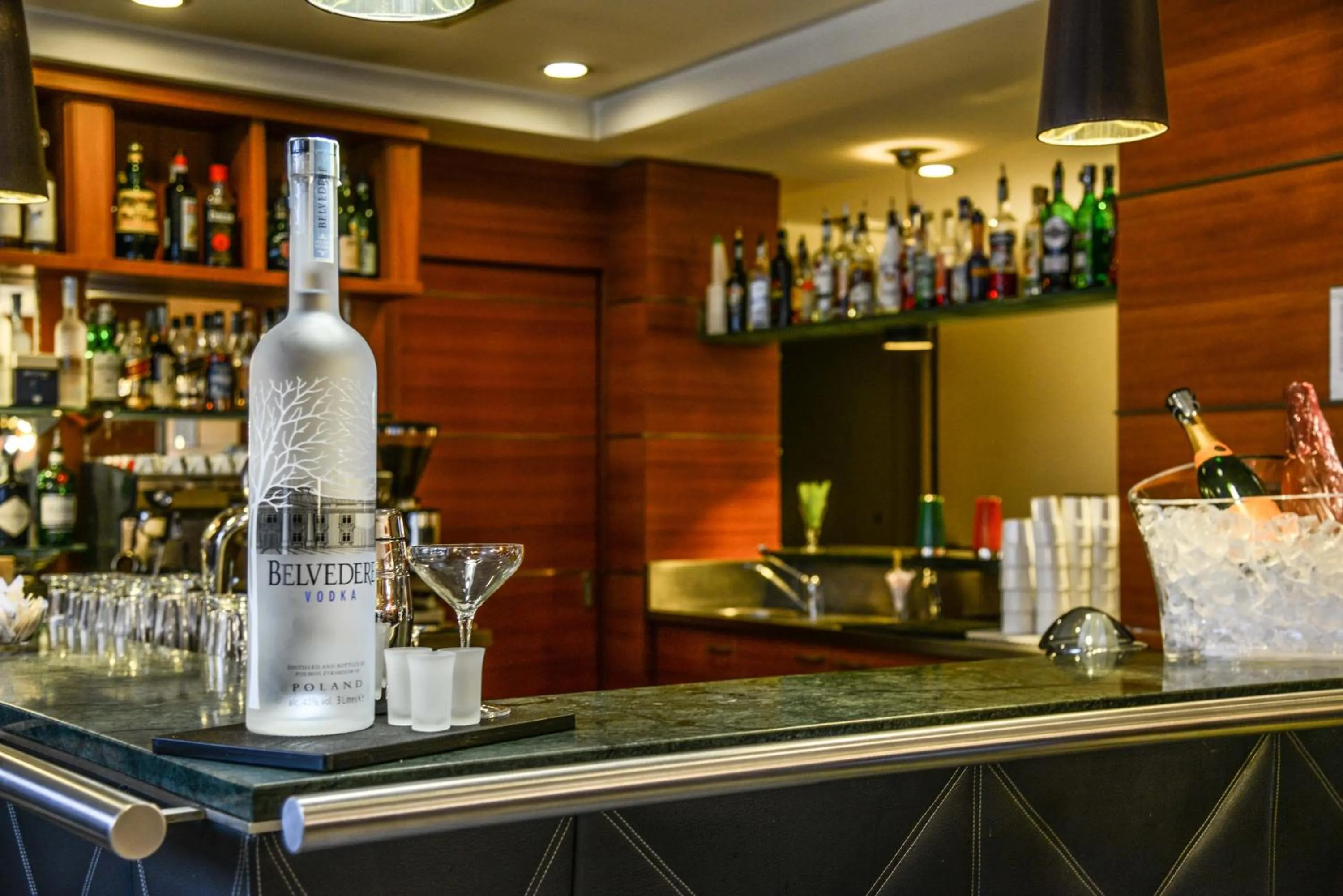 Restaurant/places to eat in Hotel Master