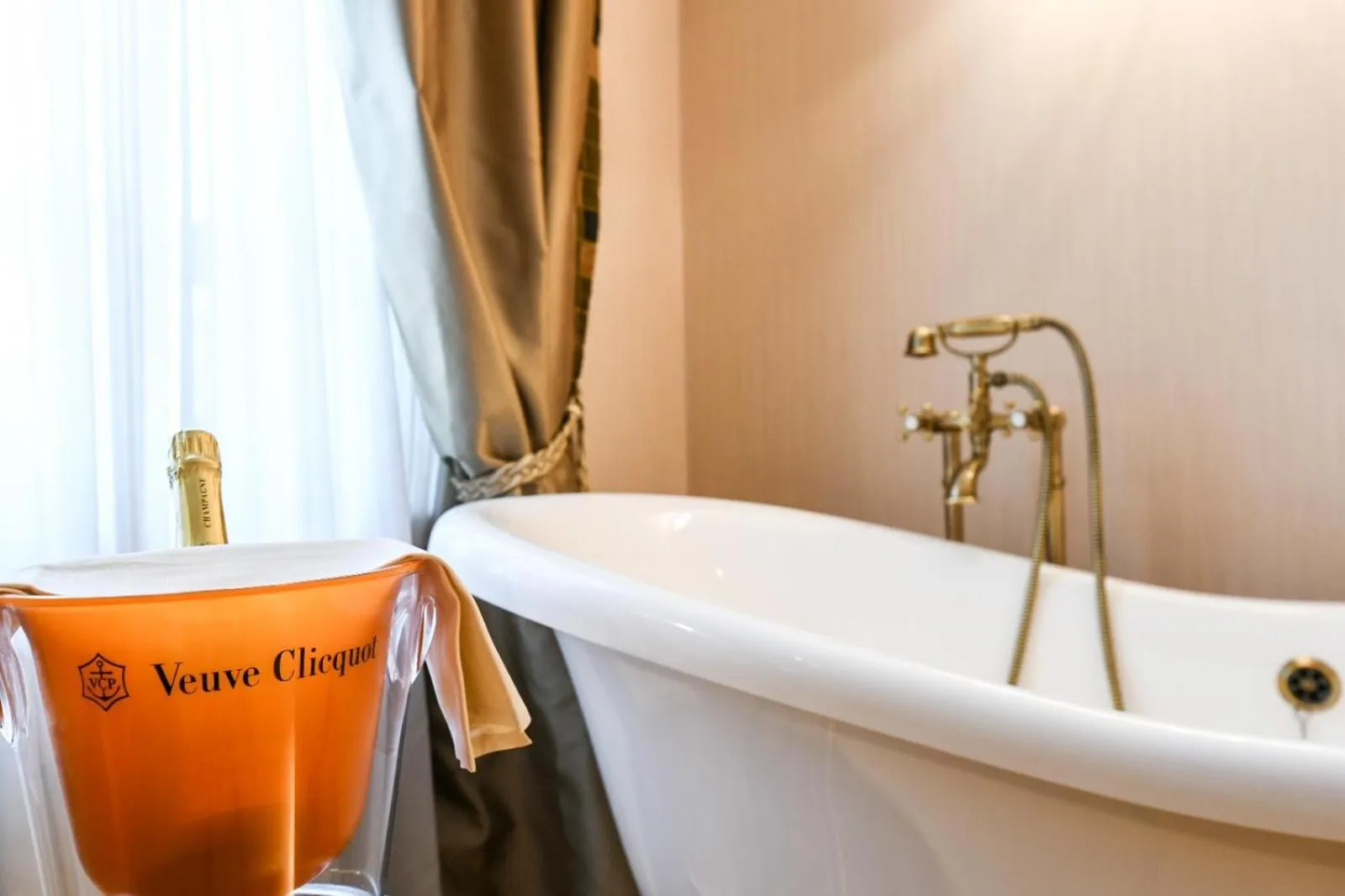 Bath in Hotel Master