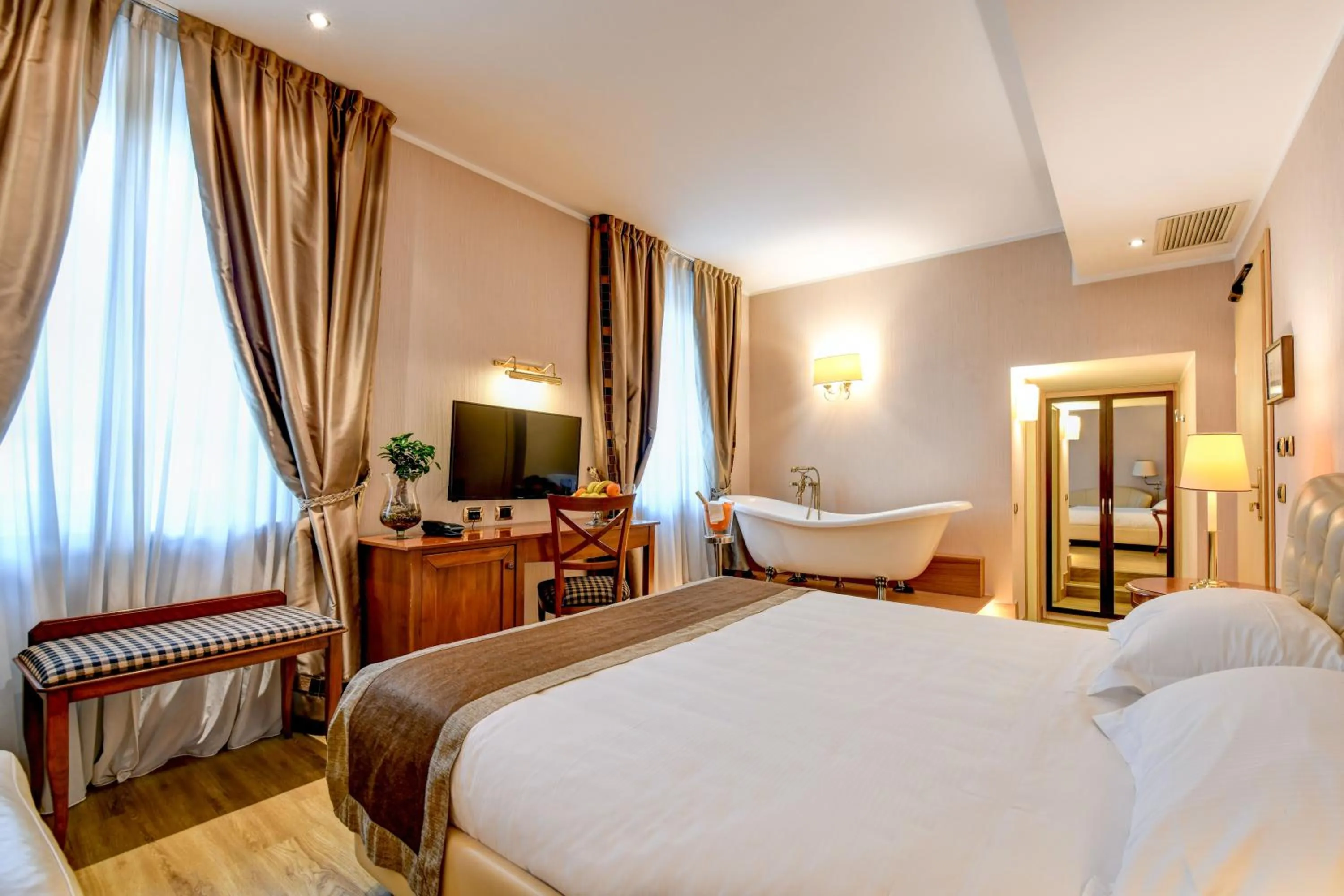 Bedroom, Bed in Hotel Master