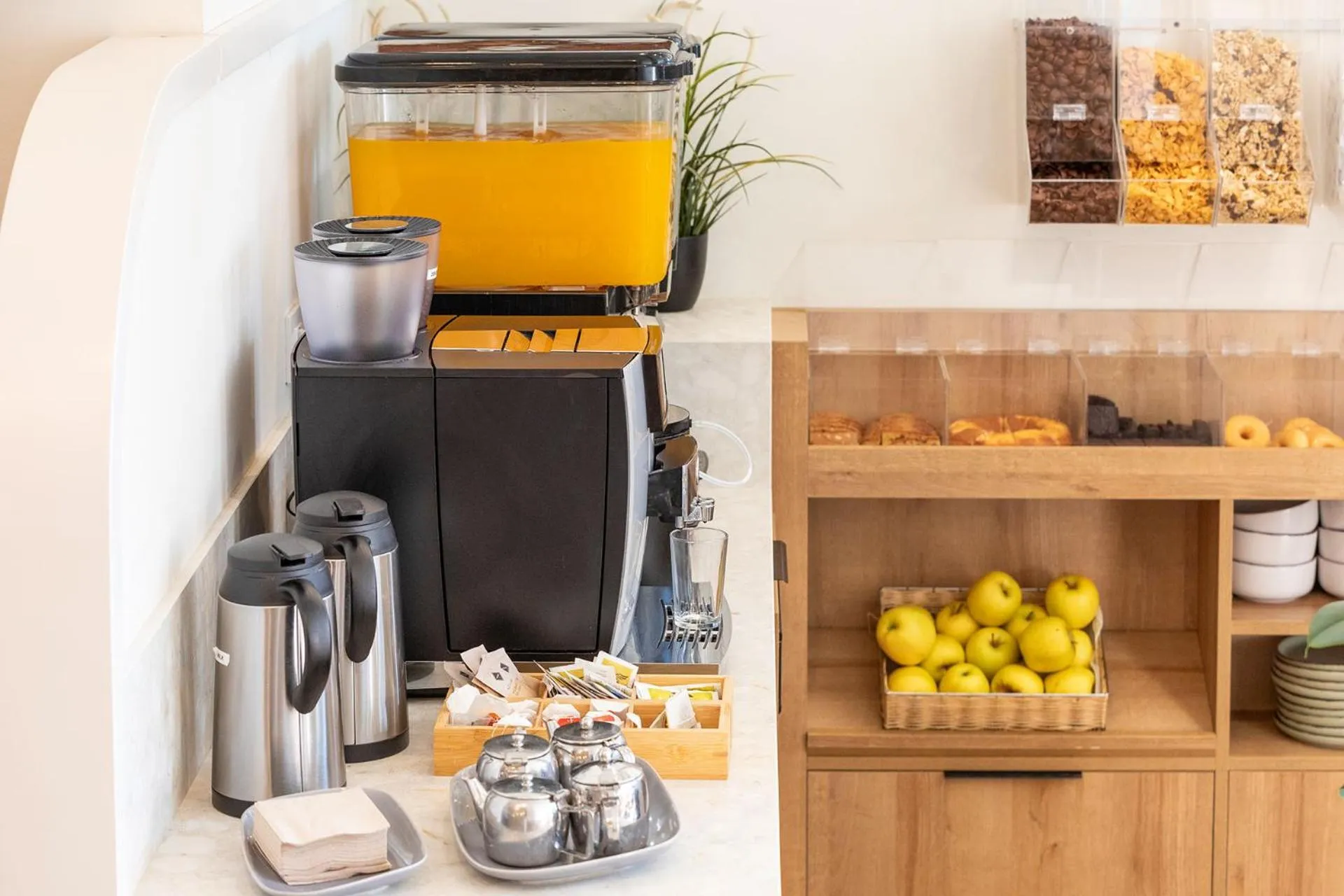 Restaurant/places to eat in Hotel Puerto de Candás