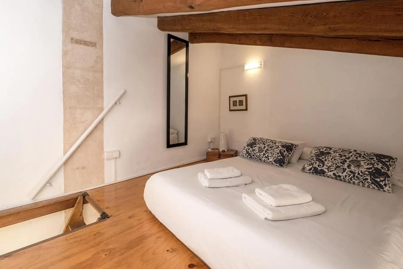 Bed in Ramón Llull House