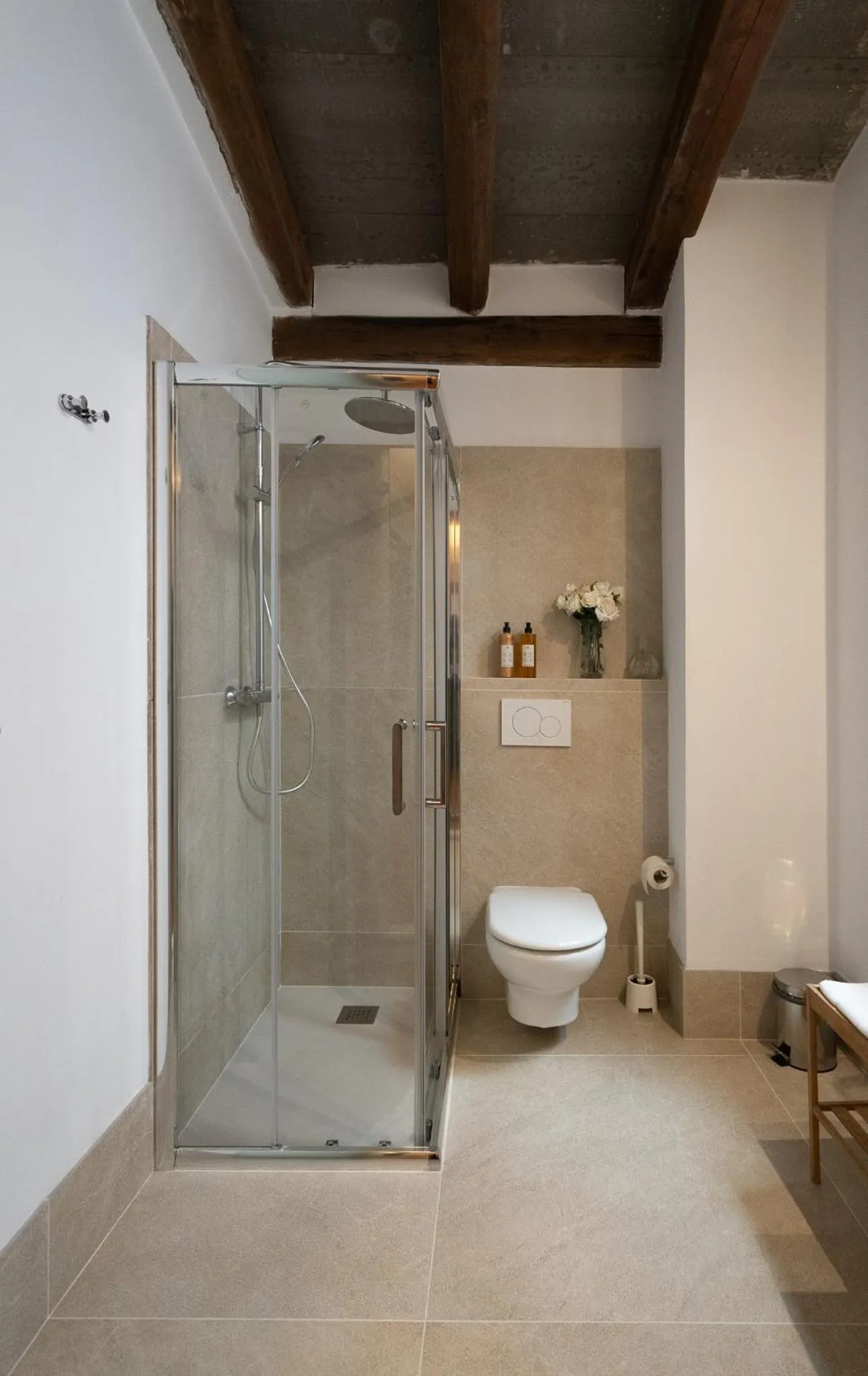 Shower in Ramón Llull House