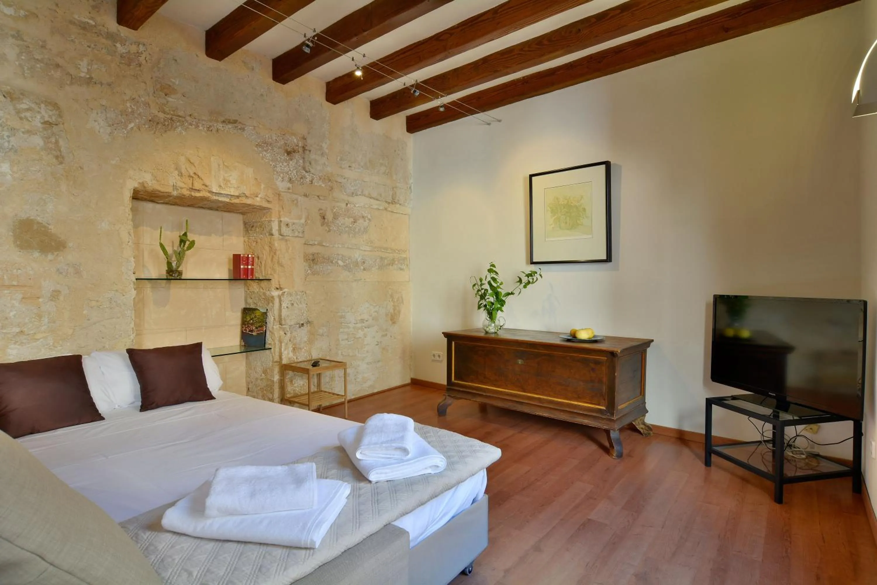 Living room, Bed in Ramón Llull House
