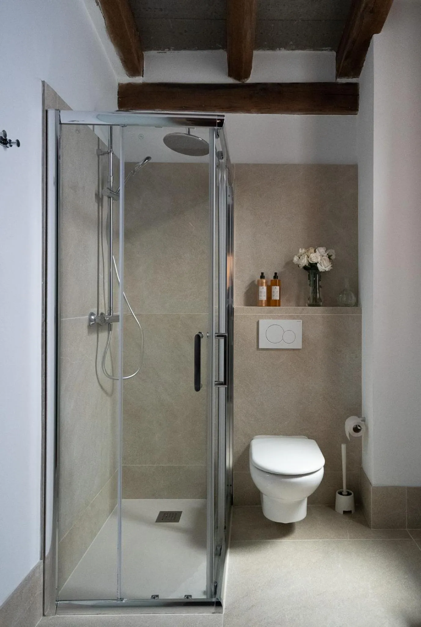 Shower in Ramón Llull House