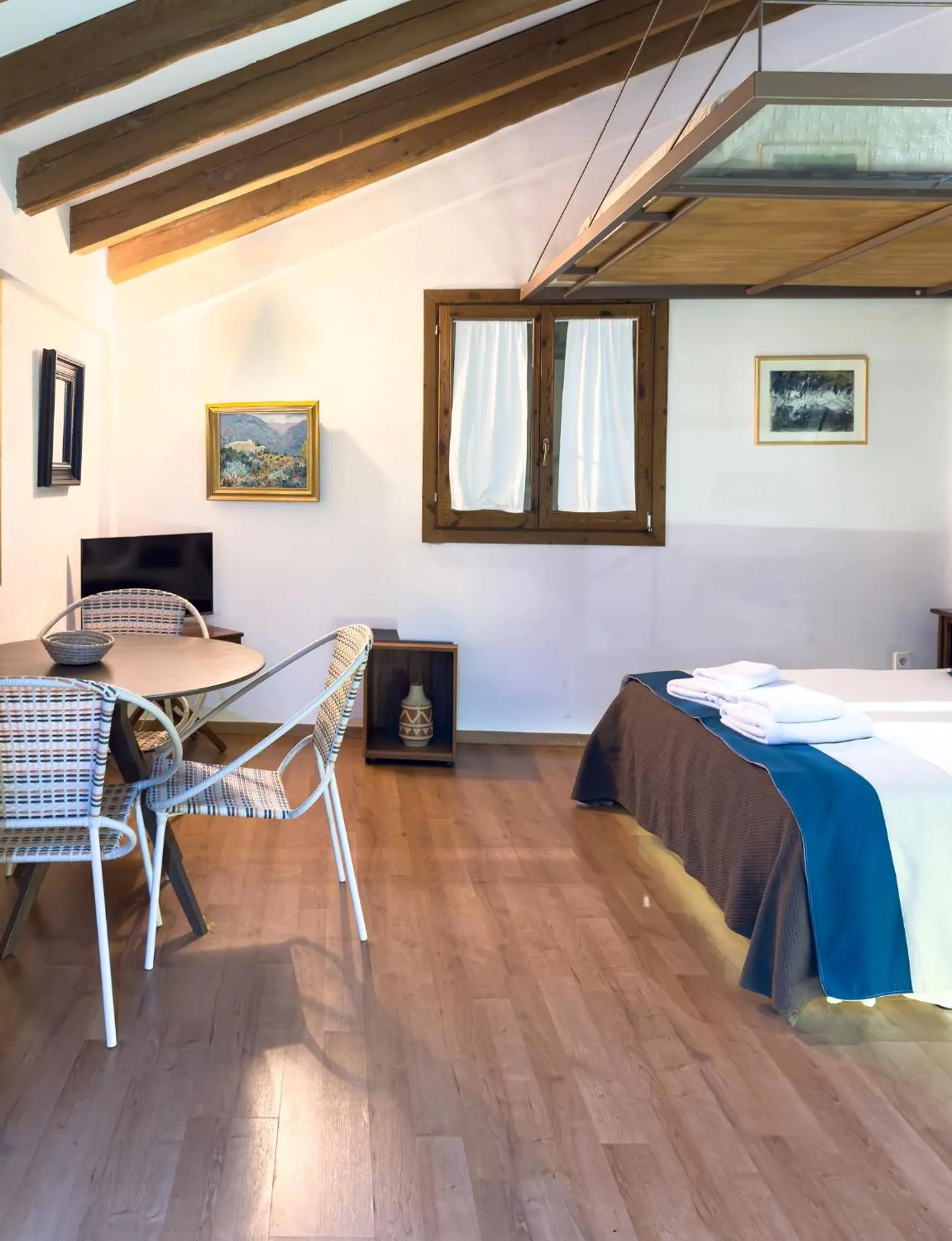 Bed in Ramón Llull House