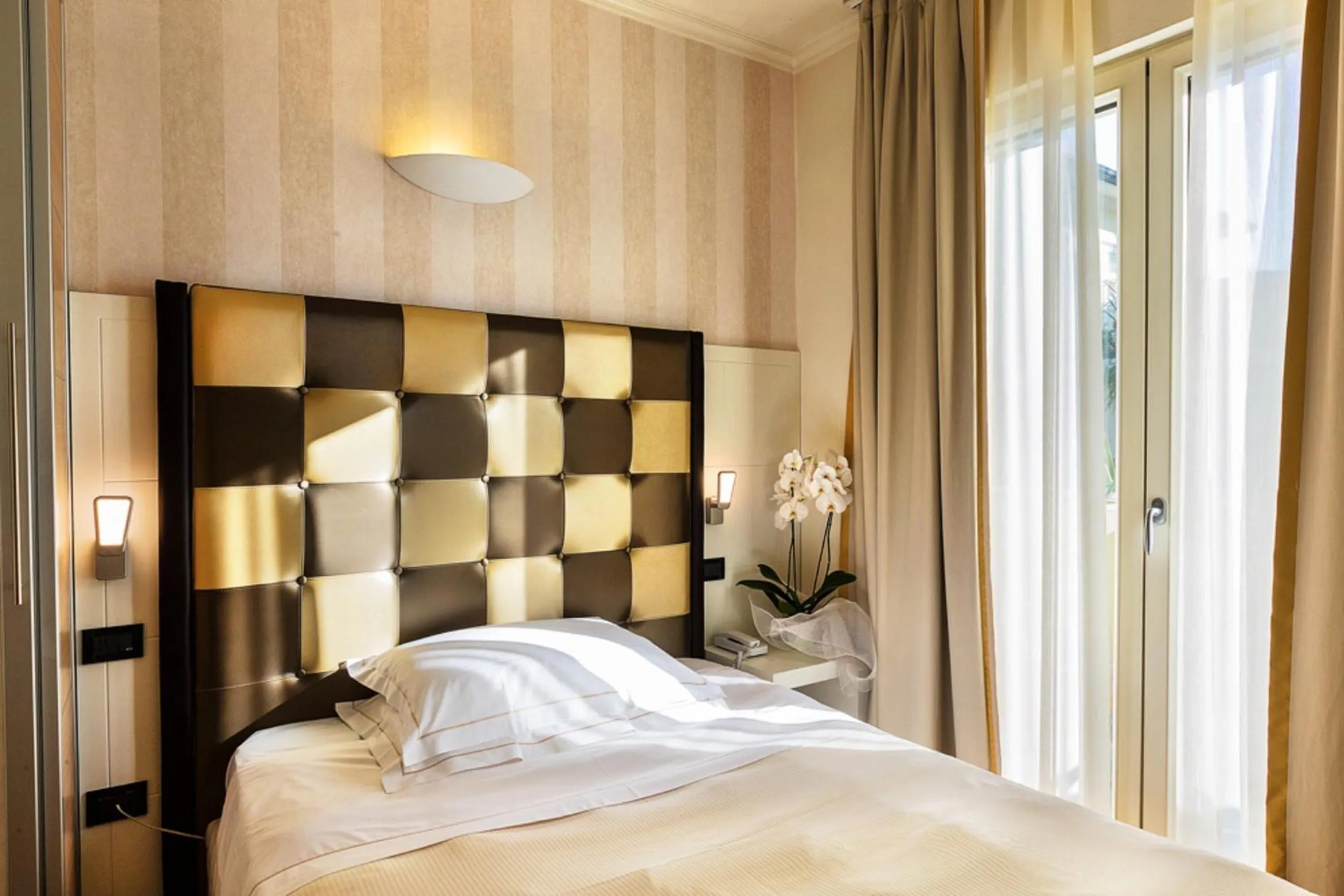 Bed in JR Resort Logos Forte dei Marmi