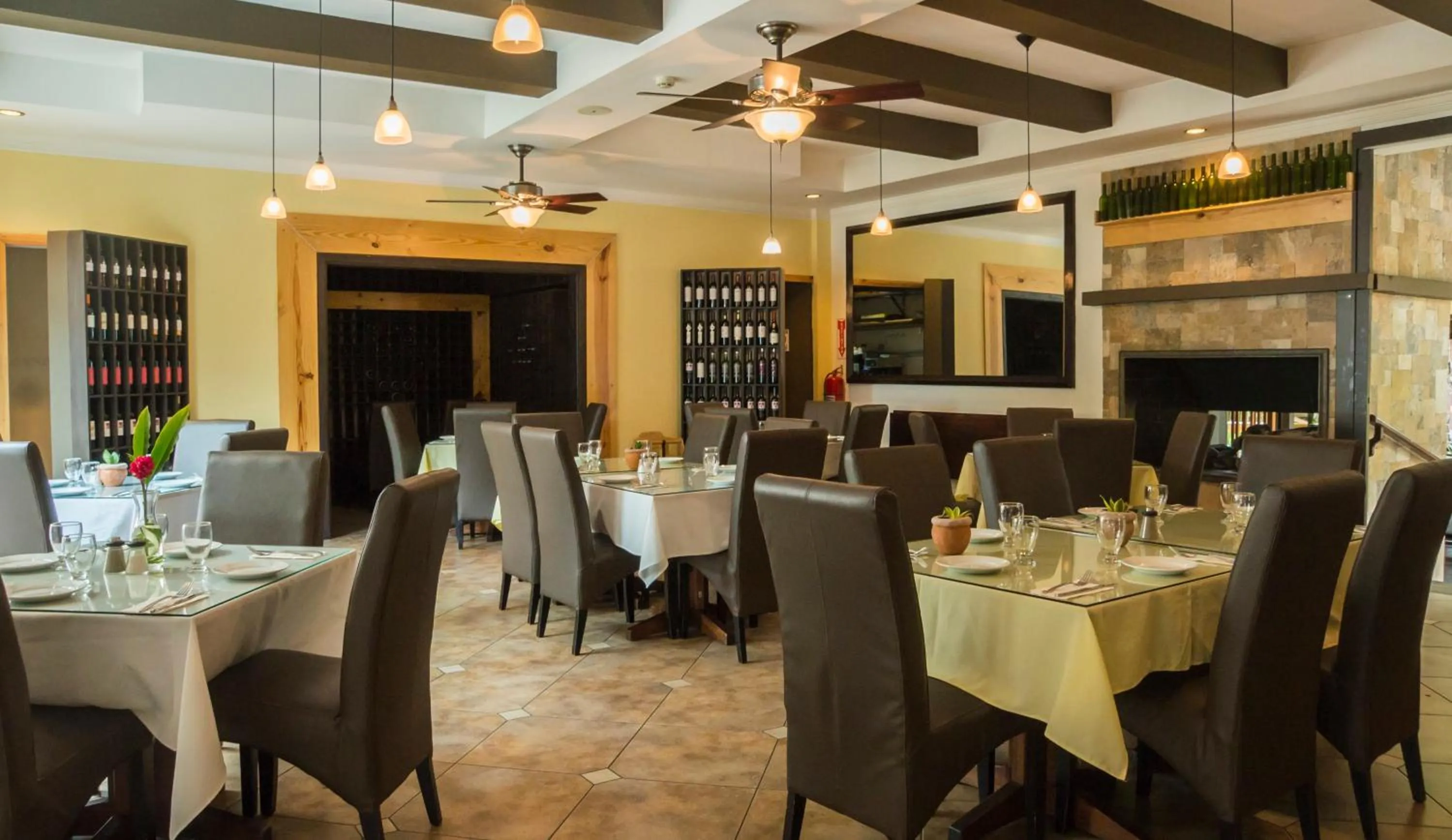 Restaurant/places to eat in Hotel Ladera