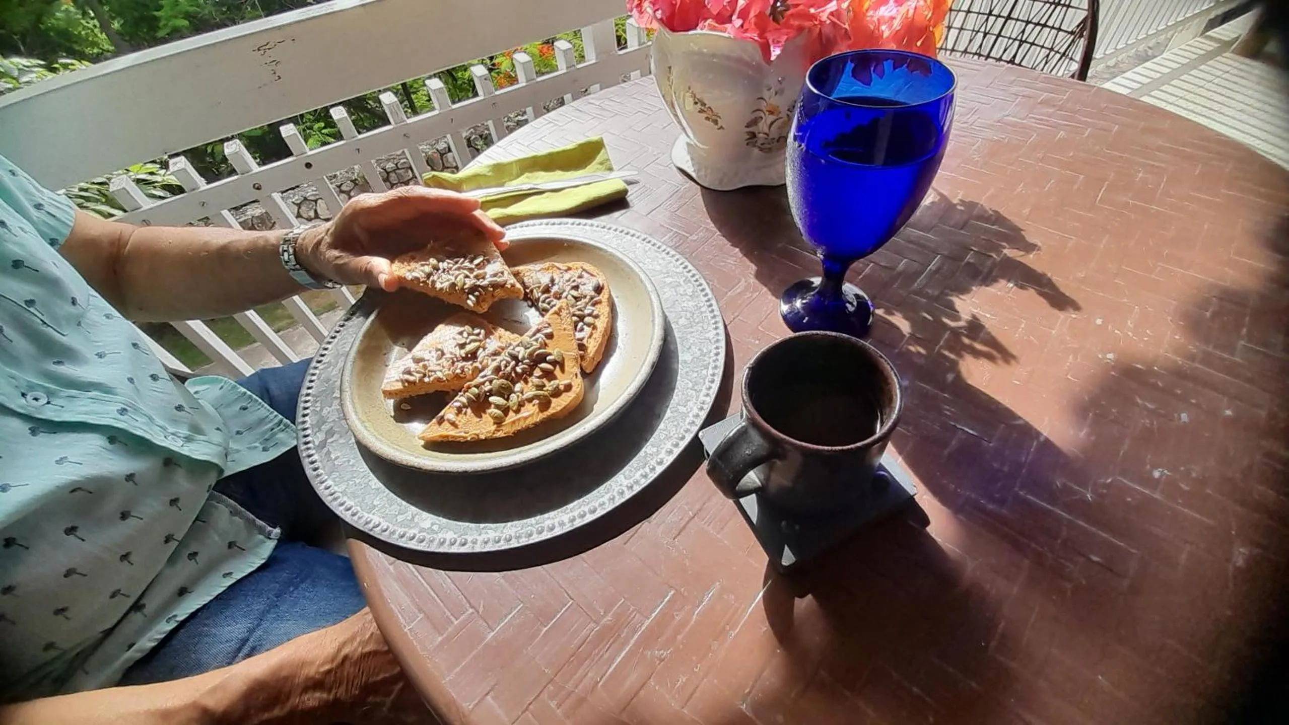 Breakfast in Neita's Nest