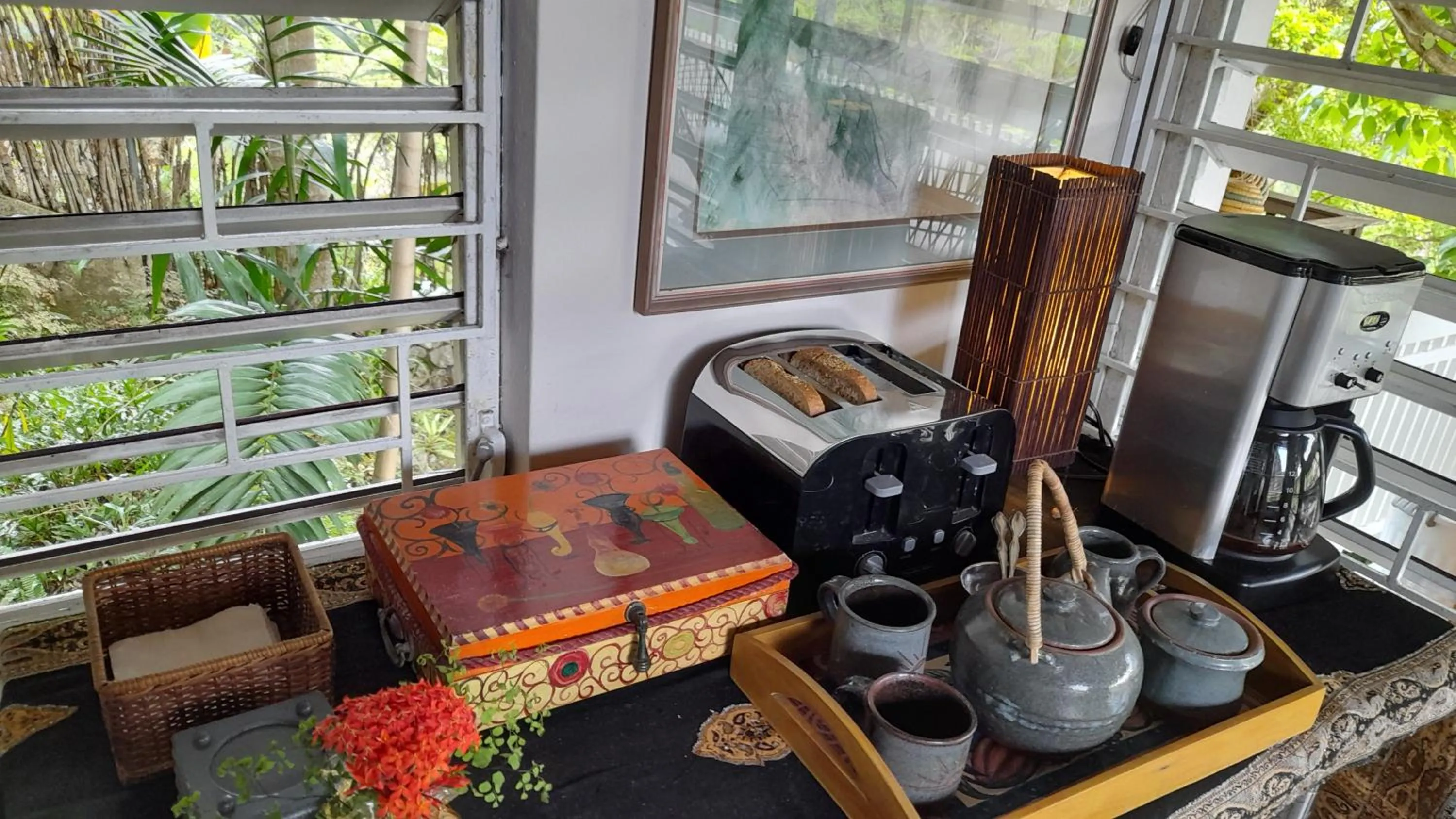 Coffee/tea facilities in Neita's Nest