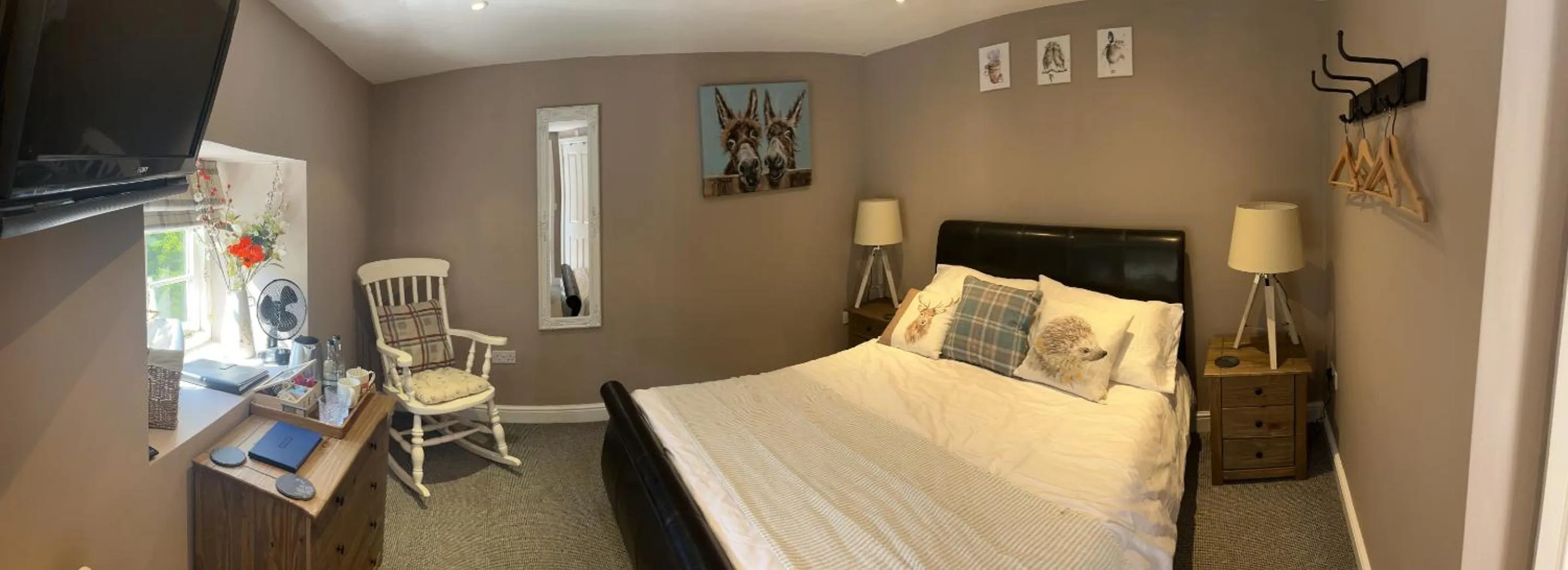 Bedroom in The Crewe Arms