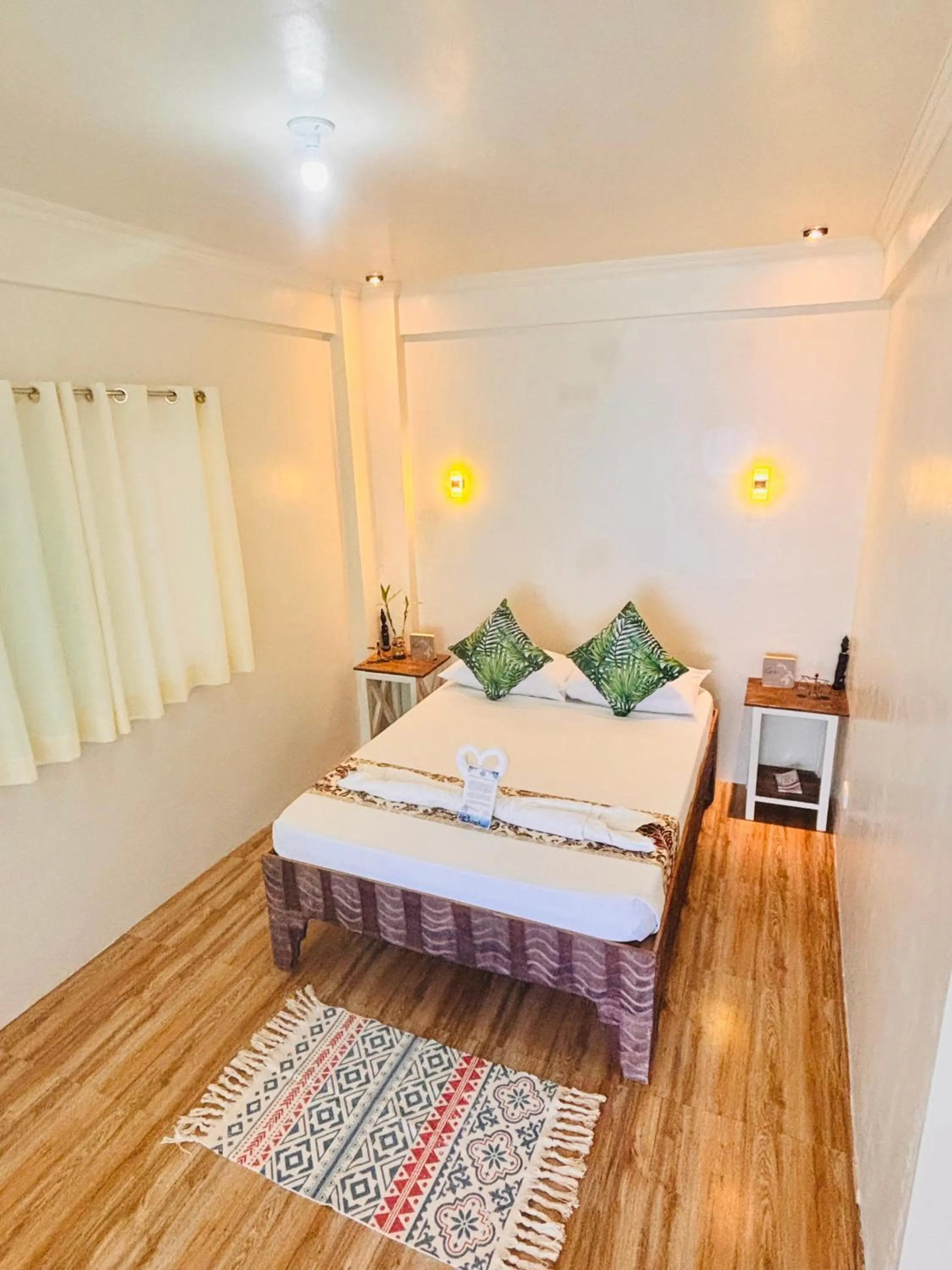 Bed in PamAnilao and Padoy's Dive Camp