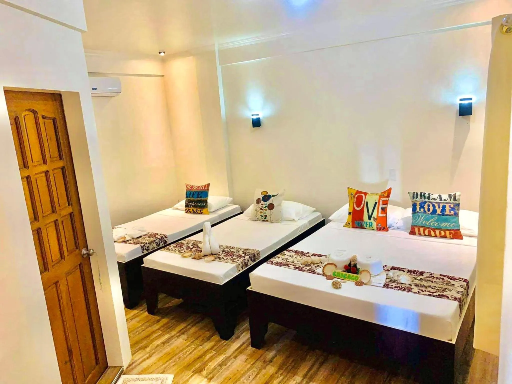 Bed in PamAnilao and Padoy's Dive Camp