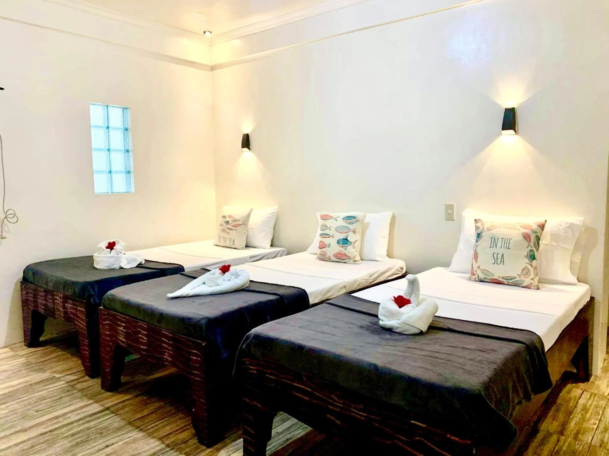 Bed in PamAnilao and Padoy's Dive Camp